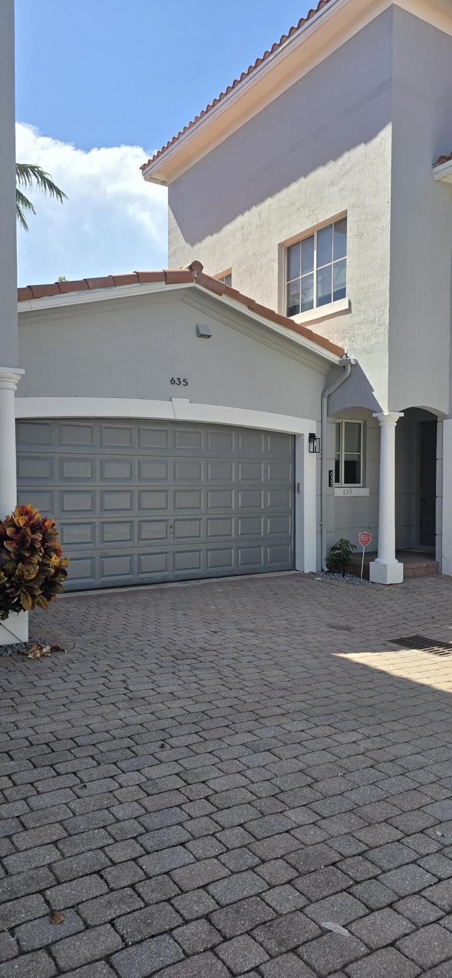635 NE 11th Avenue, Fort Lauderdale, FL 33304, Fort Lauderdale - Photo 2