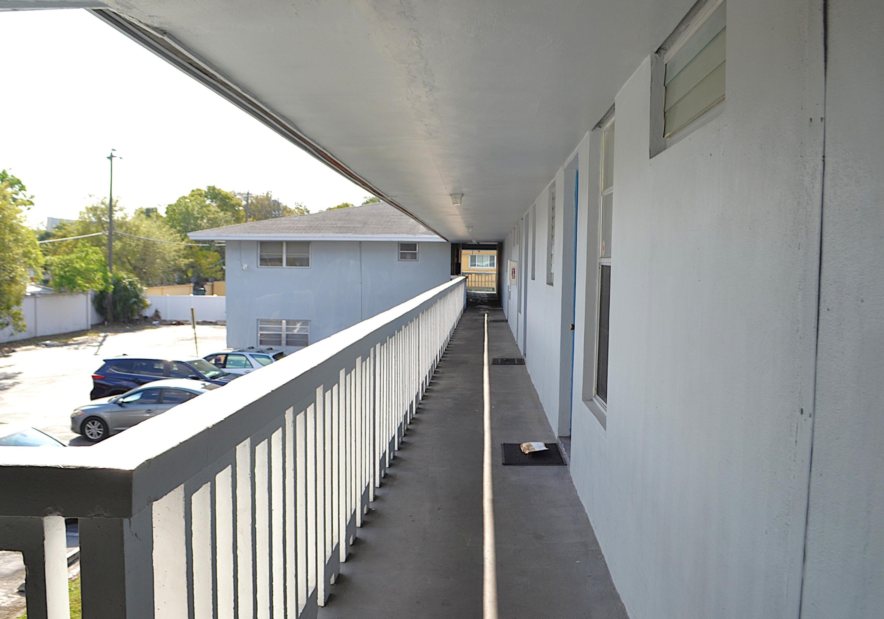 491 NW 42nd Avenue Apt 33, Plantation, FL 33317, Plantation - Photo 4
