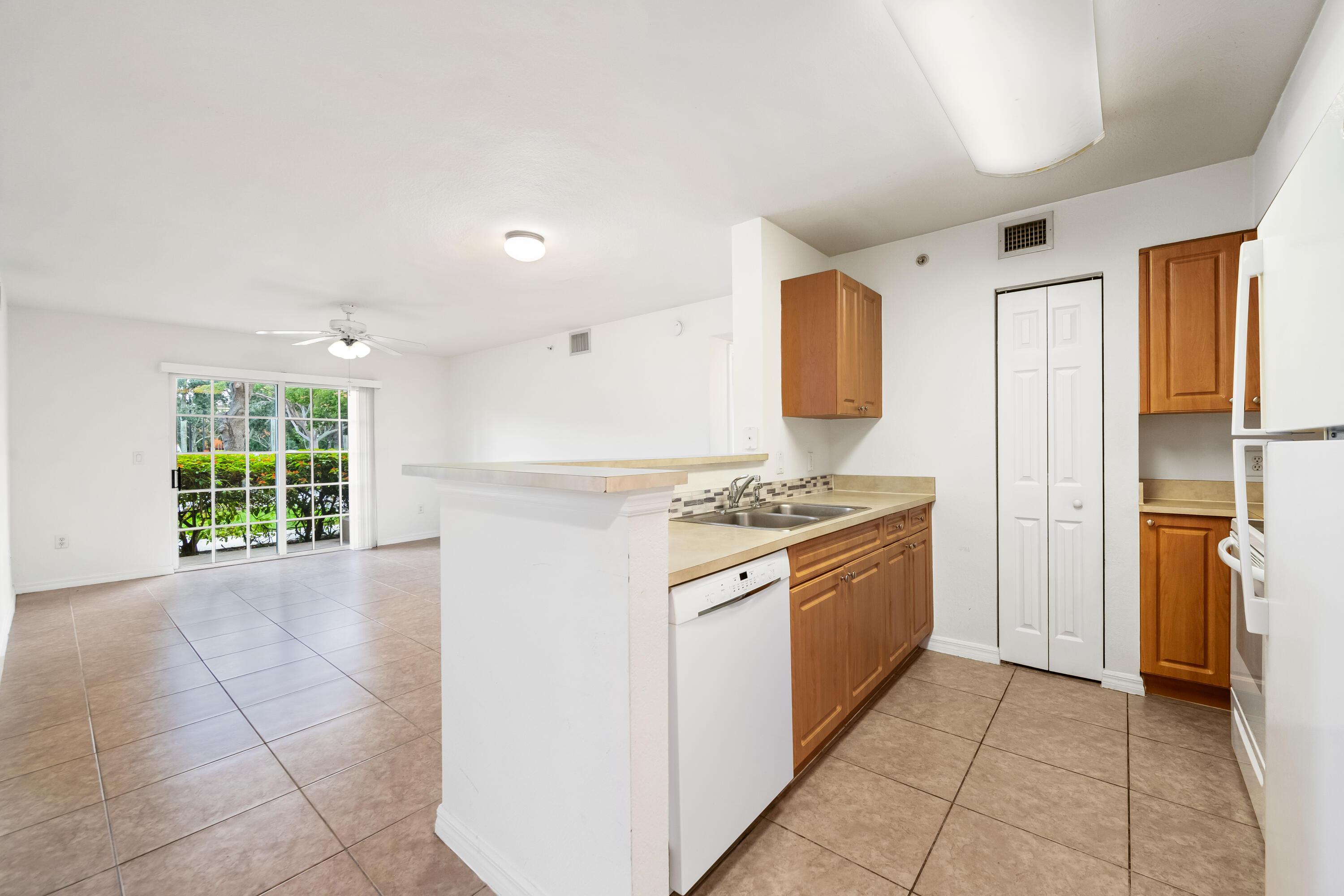 6777 Heritage Grande 1105, Boynton Beach, FL 33437, Boynton Beach - Photo 4