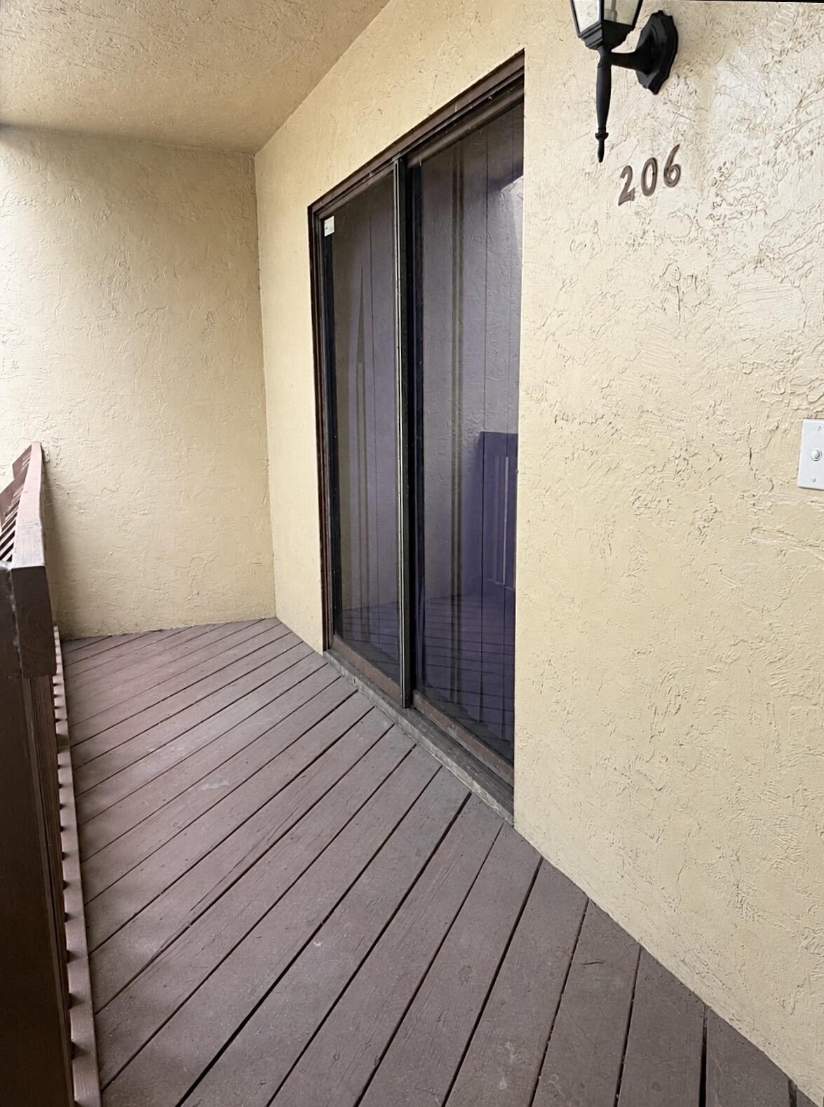 206 Lakeview Drive E, Royal Palm Beach, FL 33411, Royal Palm Beach - Photo 3