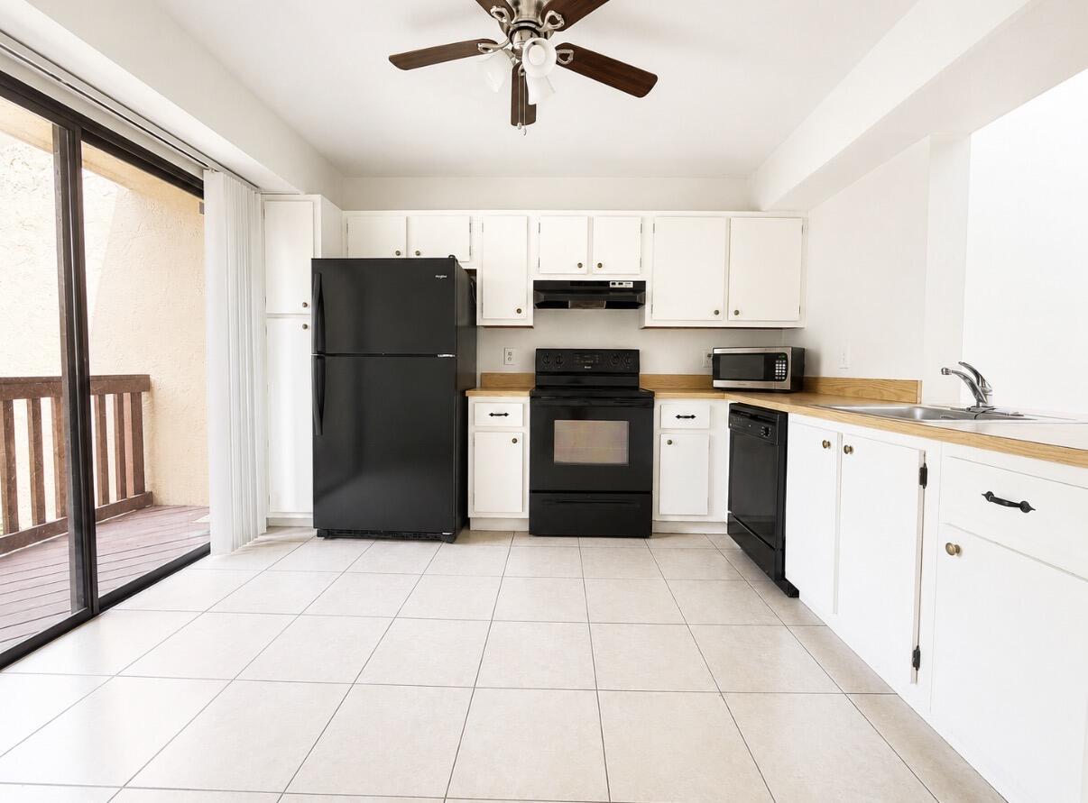 206 Lakeview Drive E, Royal Palm Beach, FL 33411, Royal Palm Beach - Photo 4
