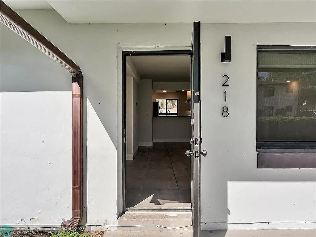 216 NW 25TH Street, Wilton Manors, FL 33311, Wilton Manors - Photo 5