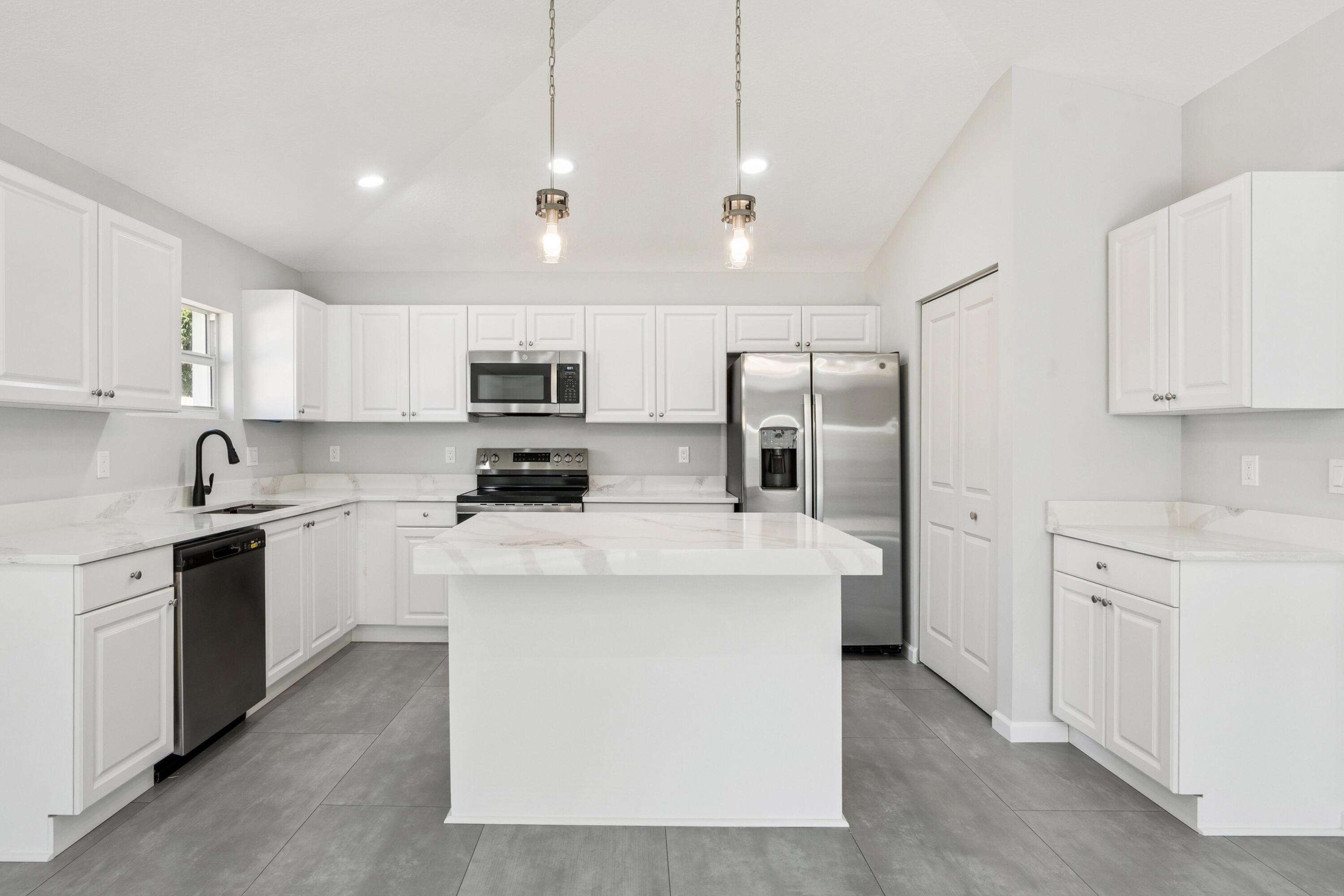 5232 SE 55TH Terrace, Stuart, FL 34997, Stuart - Photo 4