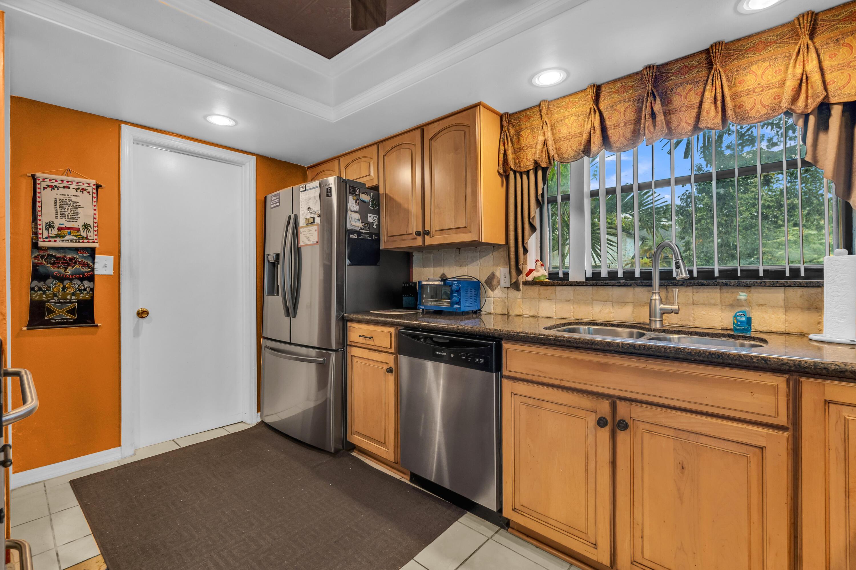 3839 NW 72nd Drive, Coral Springs, FL 33065, Coral Springs - Photo 4