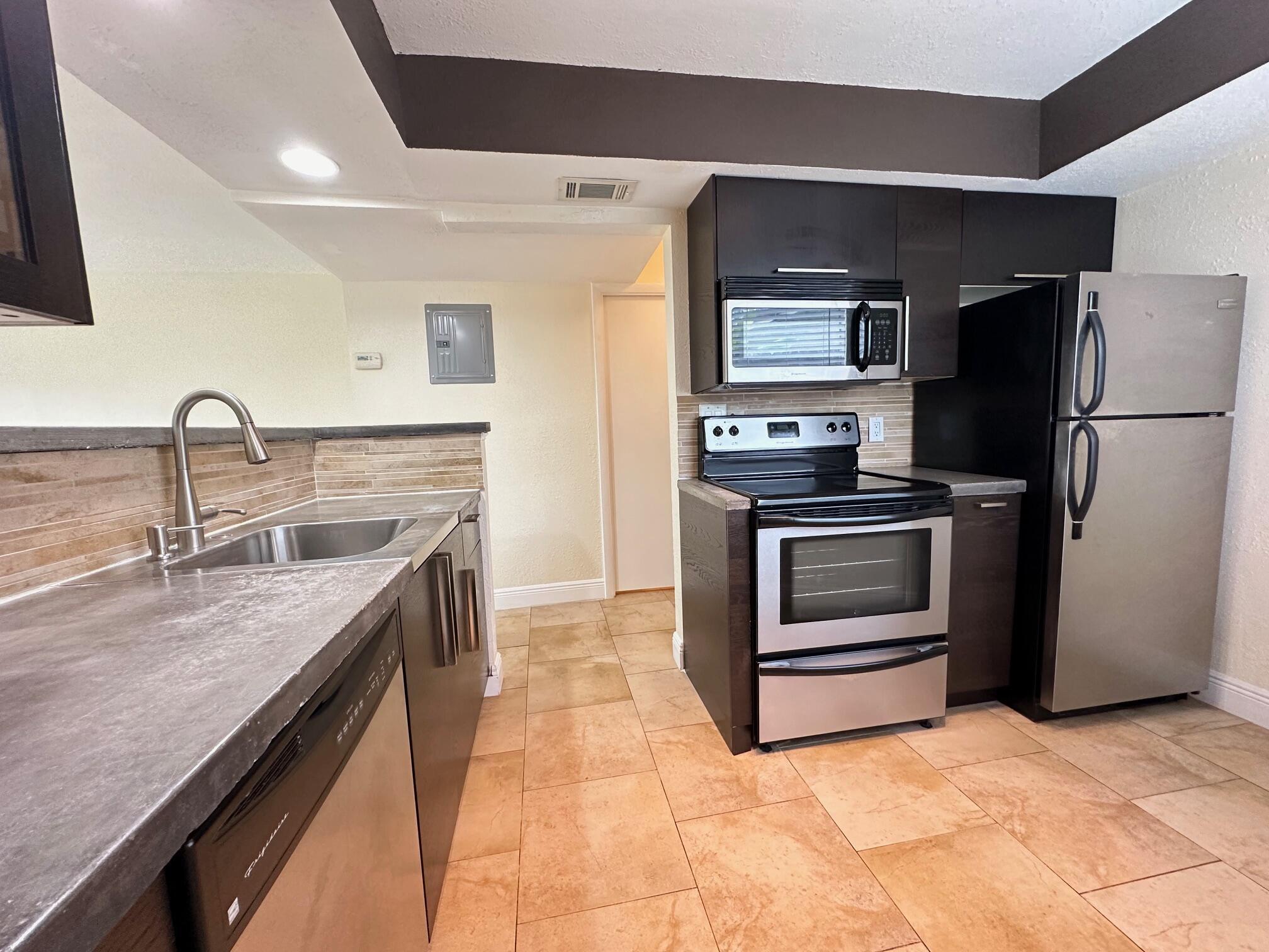 5811 NE 14th Road 1, Fort Lauderdale, FL 33334, Fort Lauderdale - Photo 3