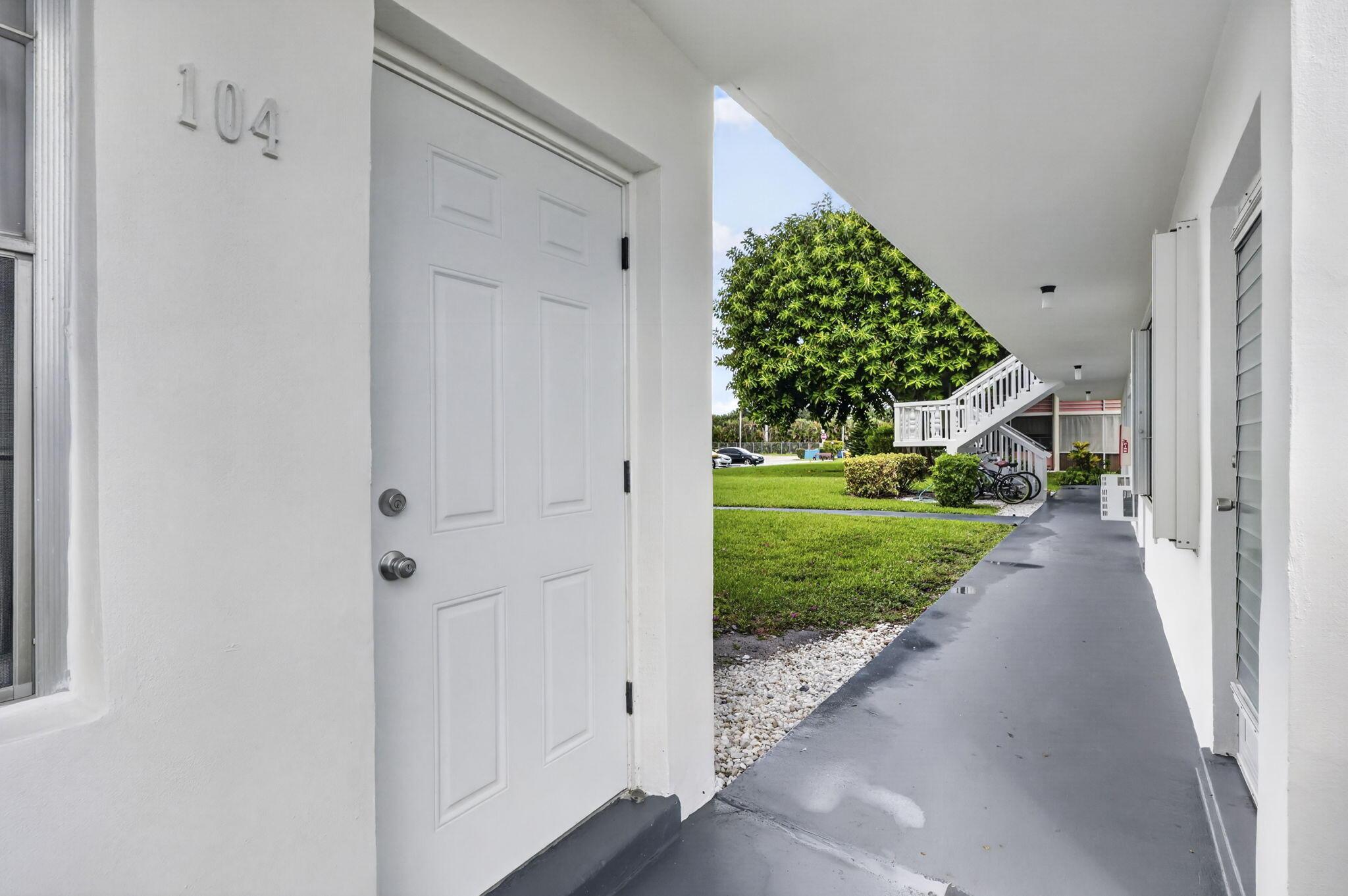 104 E EASTHAMPTON E 1, West Palm Beach, FL 33417, West Palm Beach