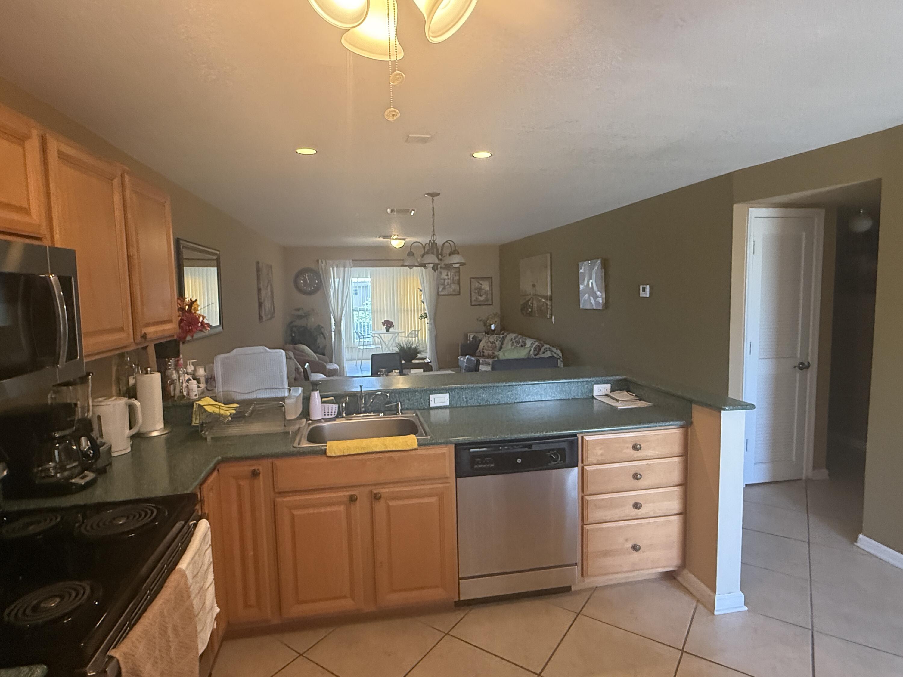 230 NE 26TH Avenue 404, Boynton Beach, FL 33435, Boynton Beach - Photo 5