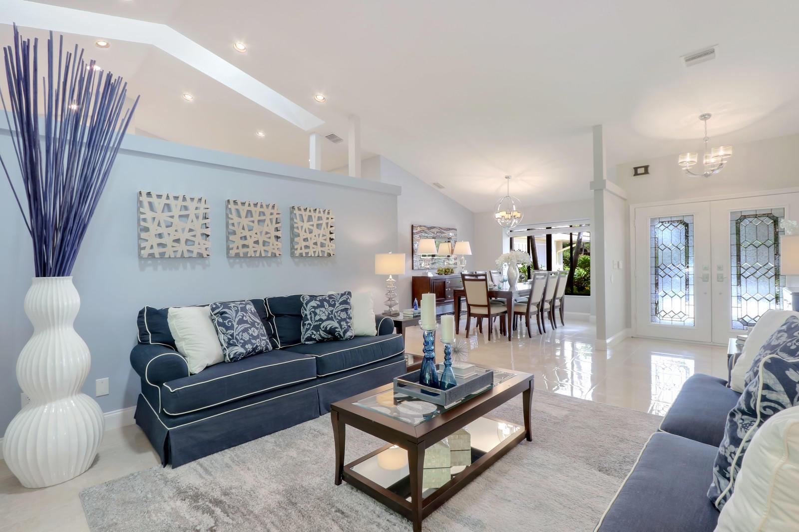 156 Thornton Drive, Palm Beach Gardens, FL 33418, Palm Beach Gardens - Photo 2