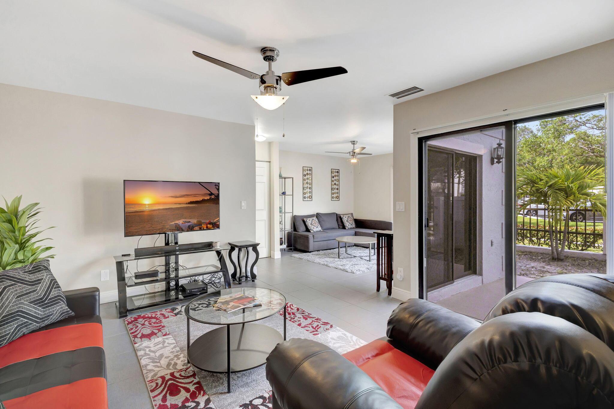 363 Prestwick Circle 1, Palm Beach Gardens, FL 33418, Palm Beach Gardens - Photo 3