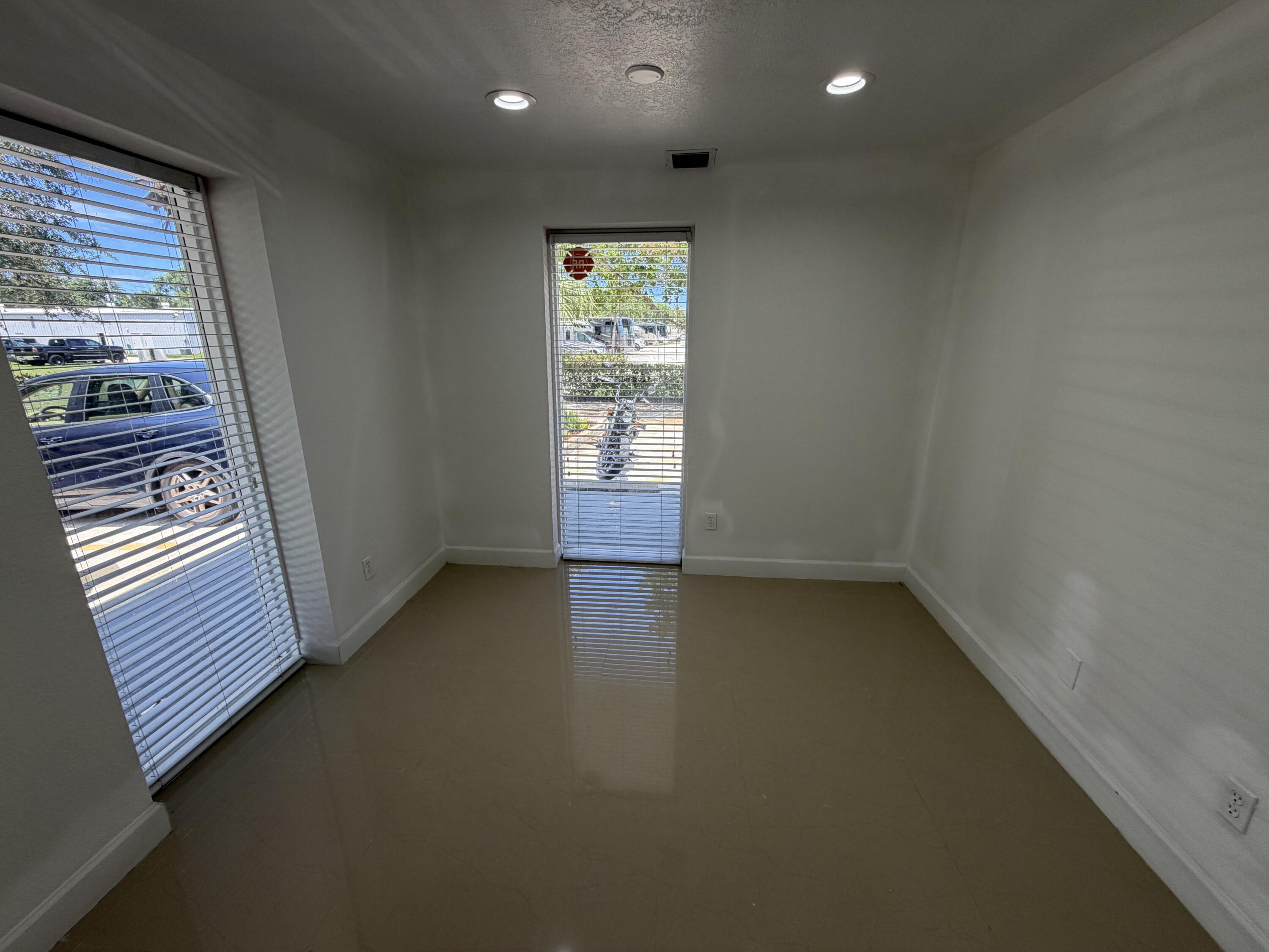 500 COMMERCE Way W 6-7, Jupiter, FL 33458, Jupiter - Photo 2