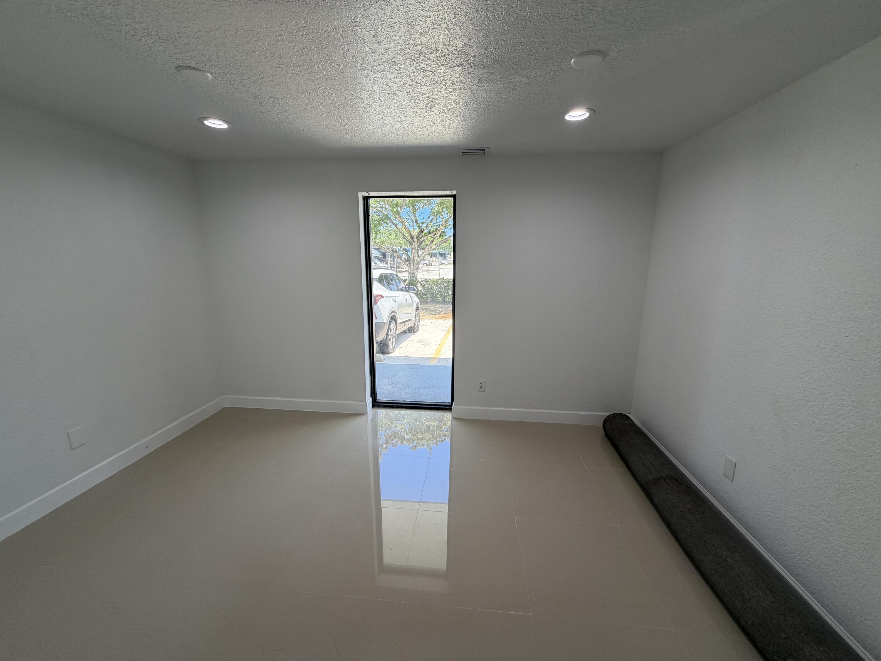 500 COMMERCE Way W 6-7, Jupiter, FL 33458, Jupiter - Photo 3