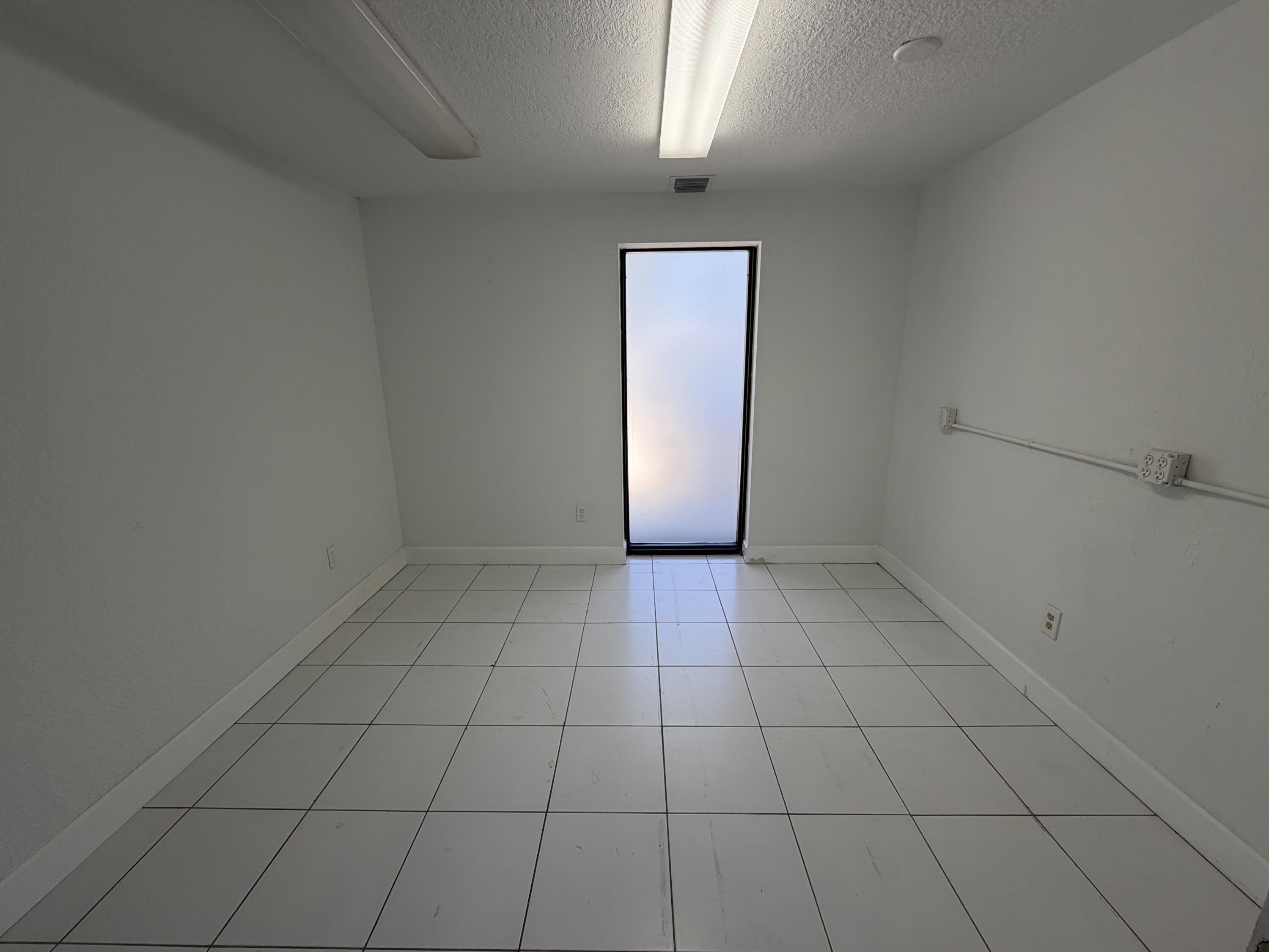 500 COMMERCE Way W 6-7, Jupiter, FL 33458, Jupiter - Photo 4