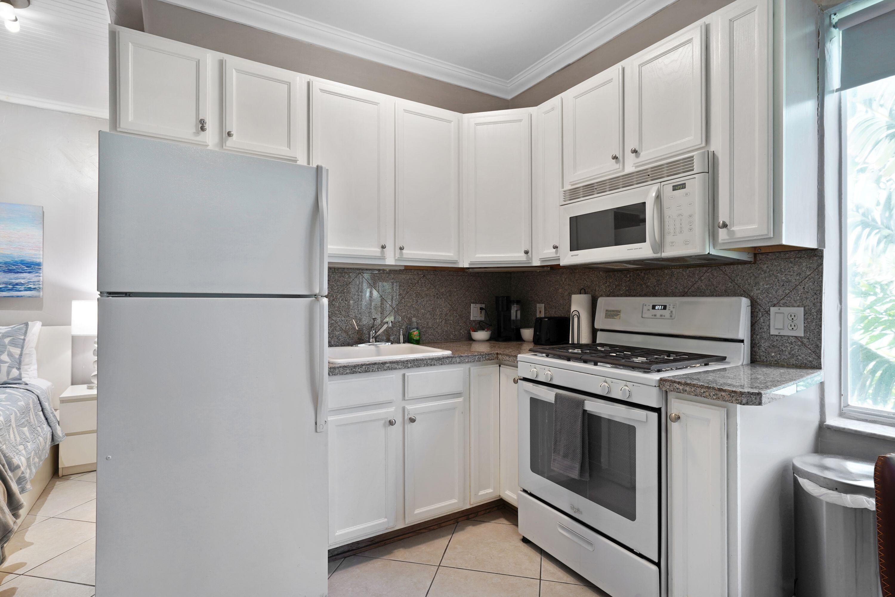 3710 Collins Avenue N-304, Miami Beach, FL 33140, Miami Beach - Photo 4