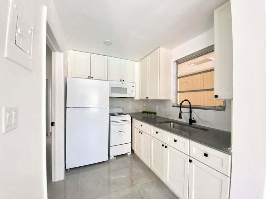 660 NE 34th Court 3, Oakland Park, FL 33334, Oakland Park - Photo 4