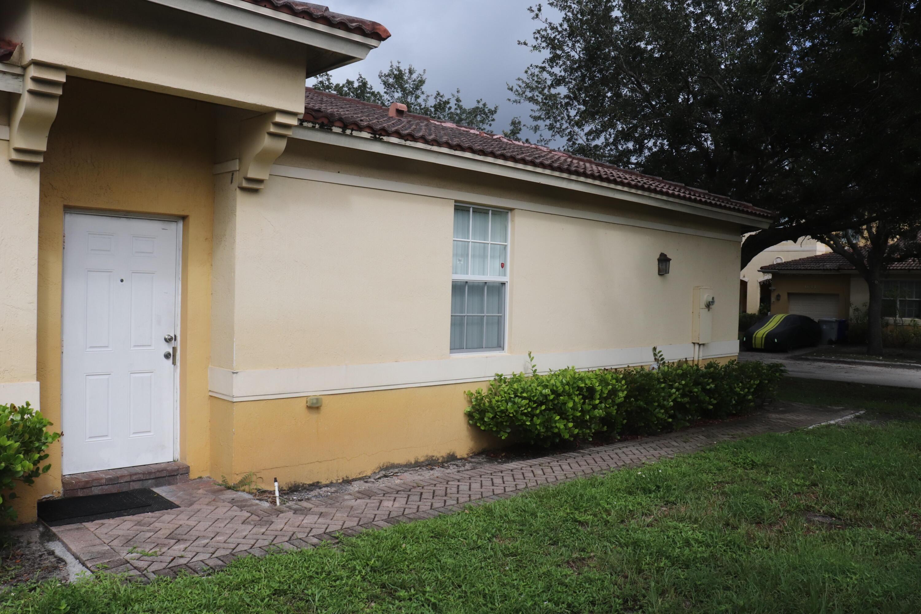 613 NW 21ST Avenue, Pompano Beach, FL 33069, Pompano Beach - Photo 4
