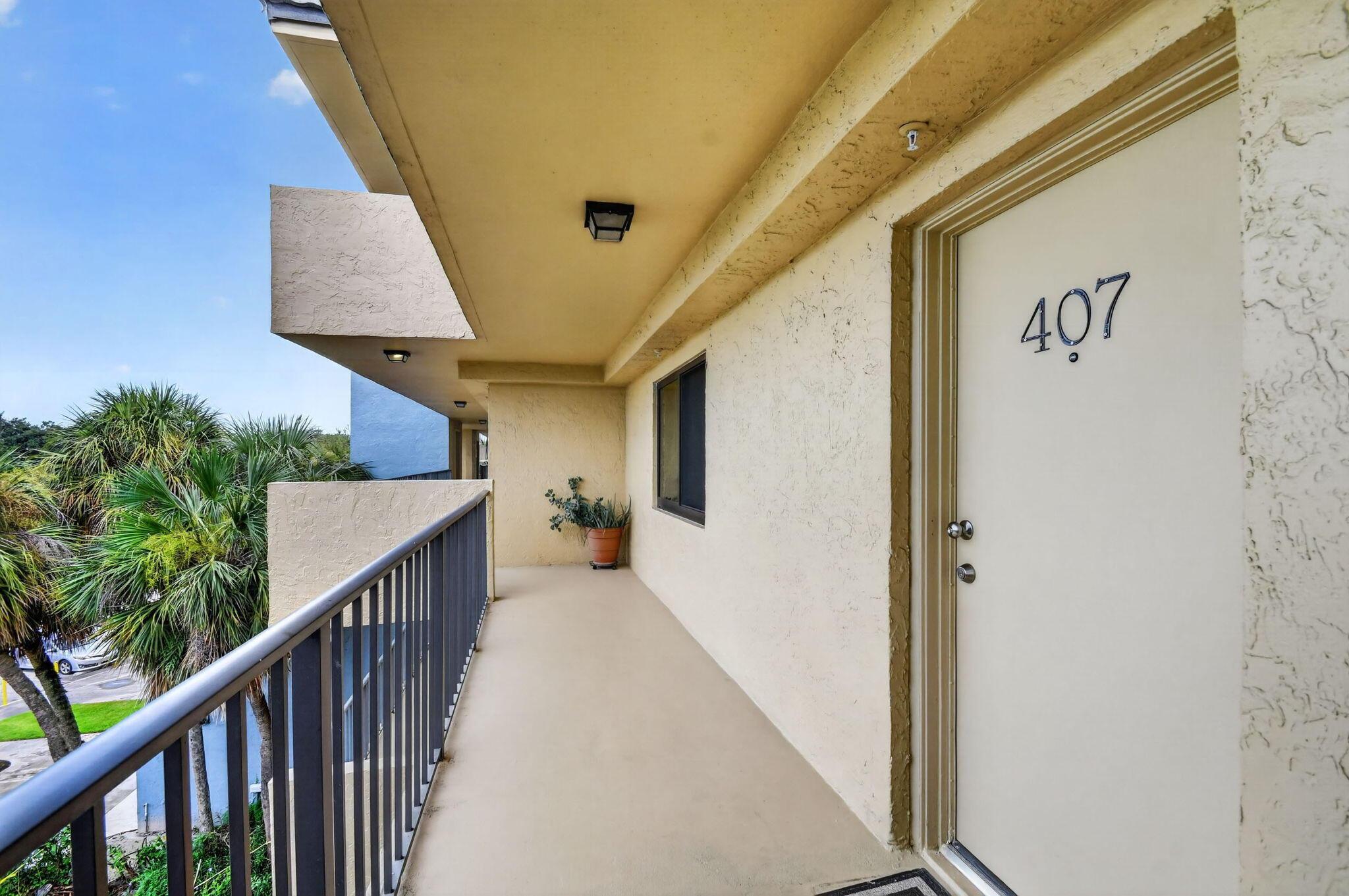 2786 TENNIS CLUB Drive 407, West Palm Beach, FL 33417, West Palm Beach - Photo 2