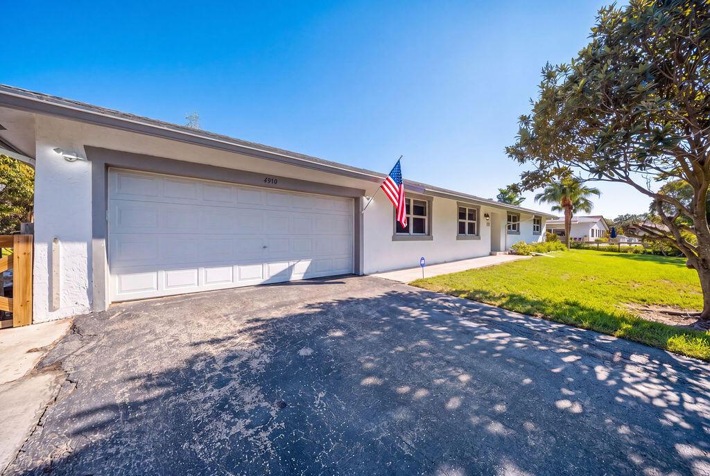 4910 SW 205TH Avenue, Southwest Ranches, FL 33332, Southwest Ranches - Photo 4