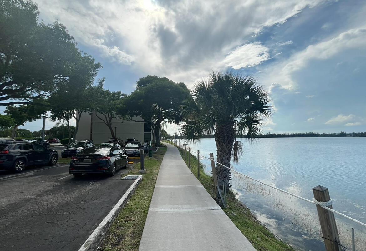 114 LAKE EMERALD Drive 401, Oakland Park, FL 33309, Oakland Park