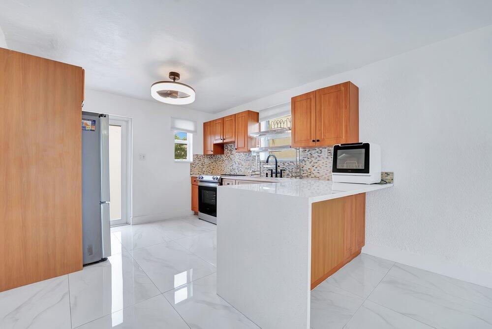 2220 HOPE Street, Hollywood, FL 33020, Hollywood - Photo 5