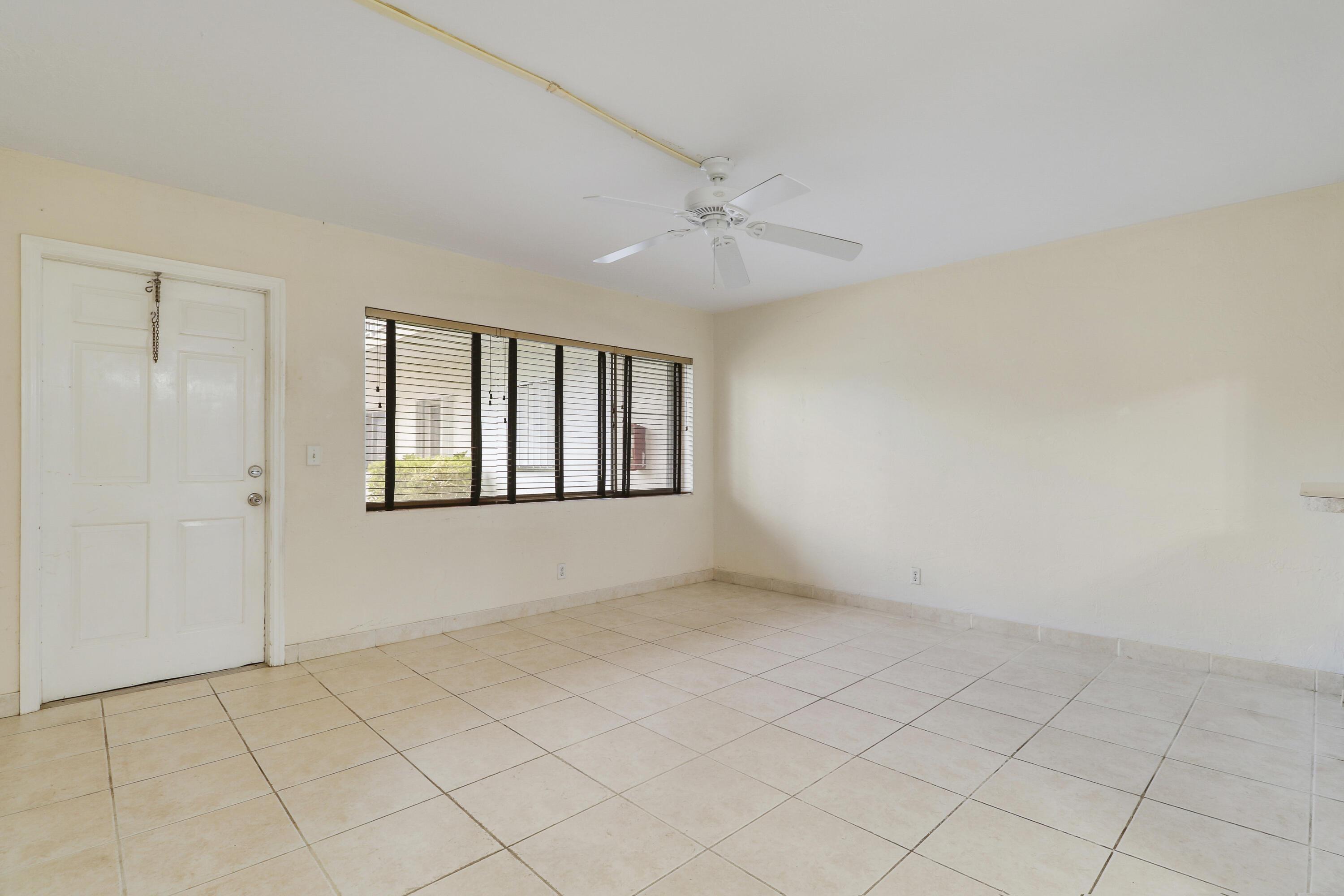 3040 LAKE OSBORNE Drive 109, Lake Worth Beach, FL 33461, Lake Worth Beach - Photo 5