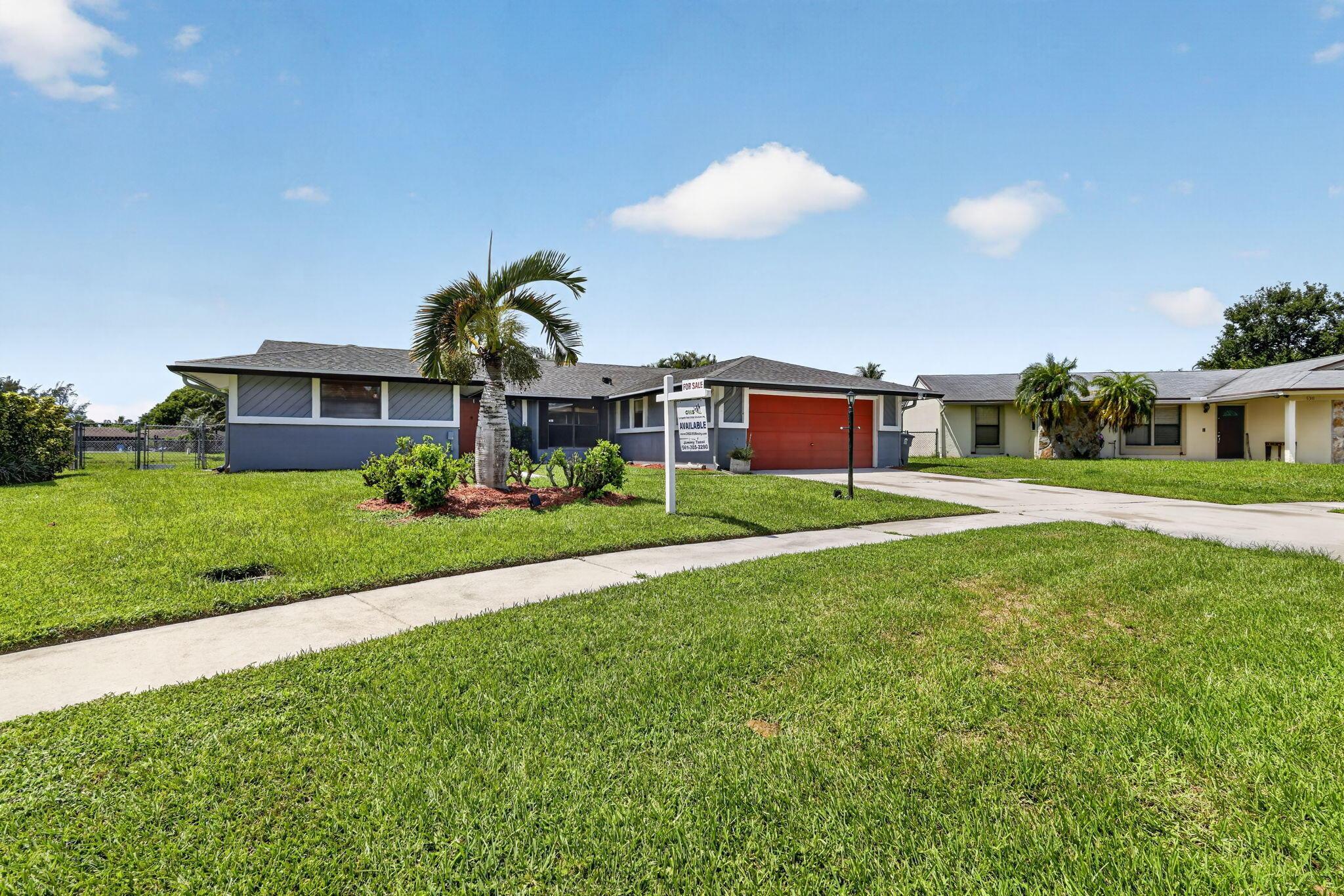 8353 Raymond Drive, Boynton Beach, FL 33472, Boynton Beach - Photo 2