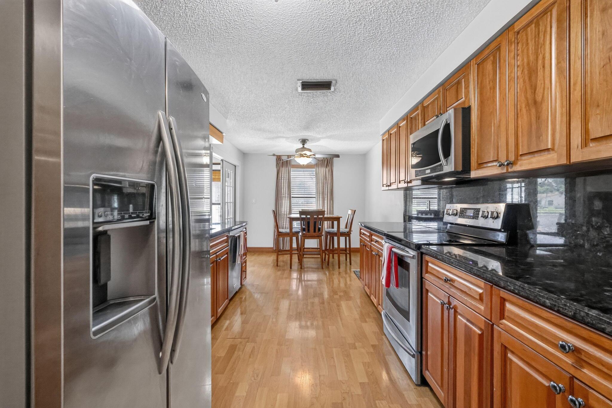 8353 Raymond Drive, Boynton Beach, FL 33472, Boynton Beach - Photo 3
