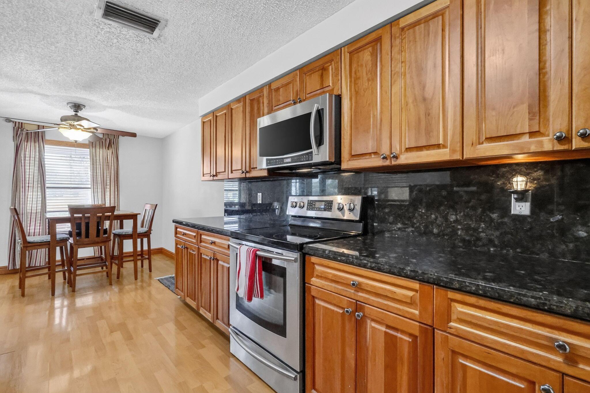 8353 Raymond Drive, Boynton Beach, FL 33472, Boynton Beach - Photo 4