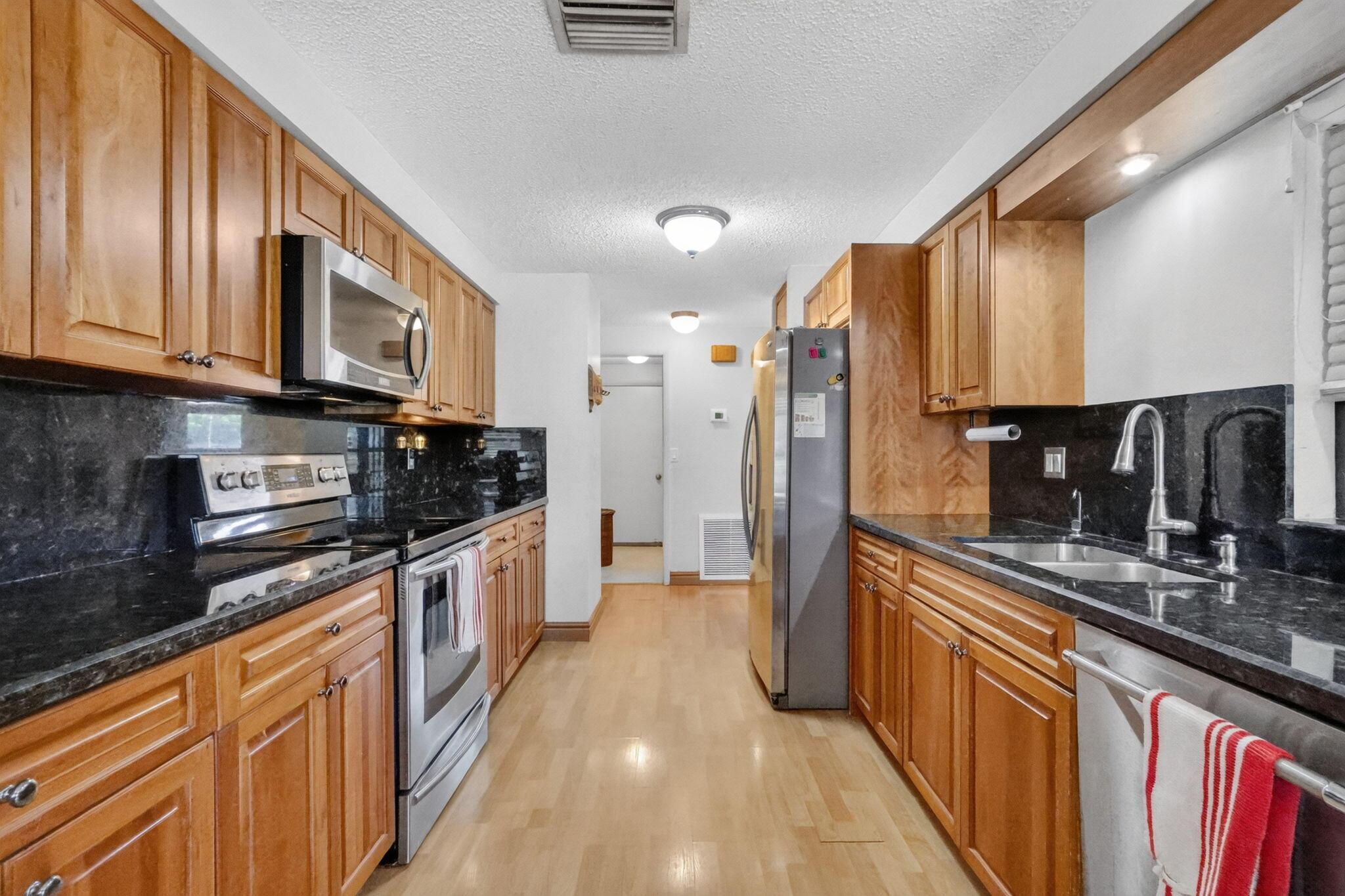 8353 Raymond Drive, Boynton Beach, FL 33472, Boynton Beach - Photo 5