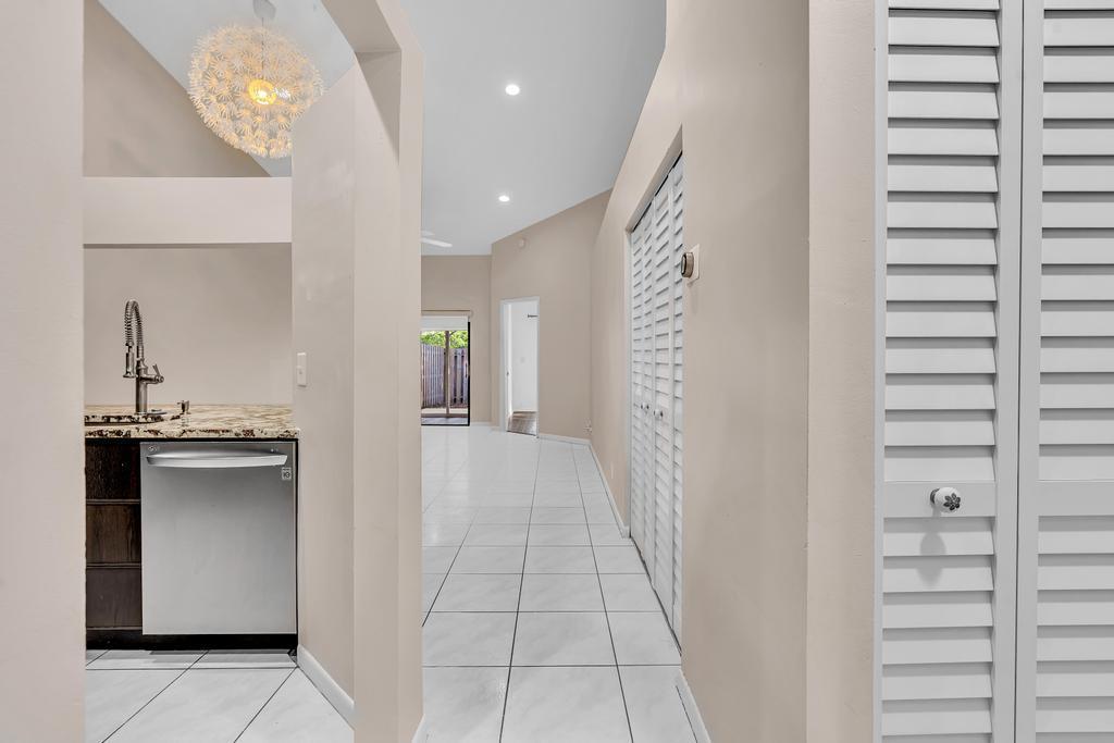 11137 NW 38TH Place, Sunrise, FL 33351, Sunrise - Photo 4