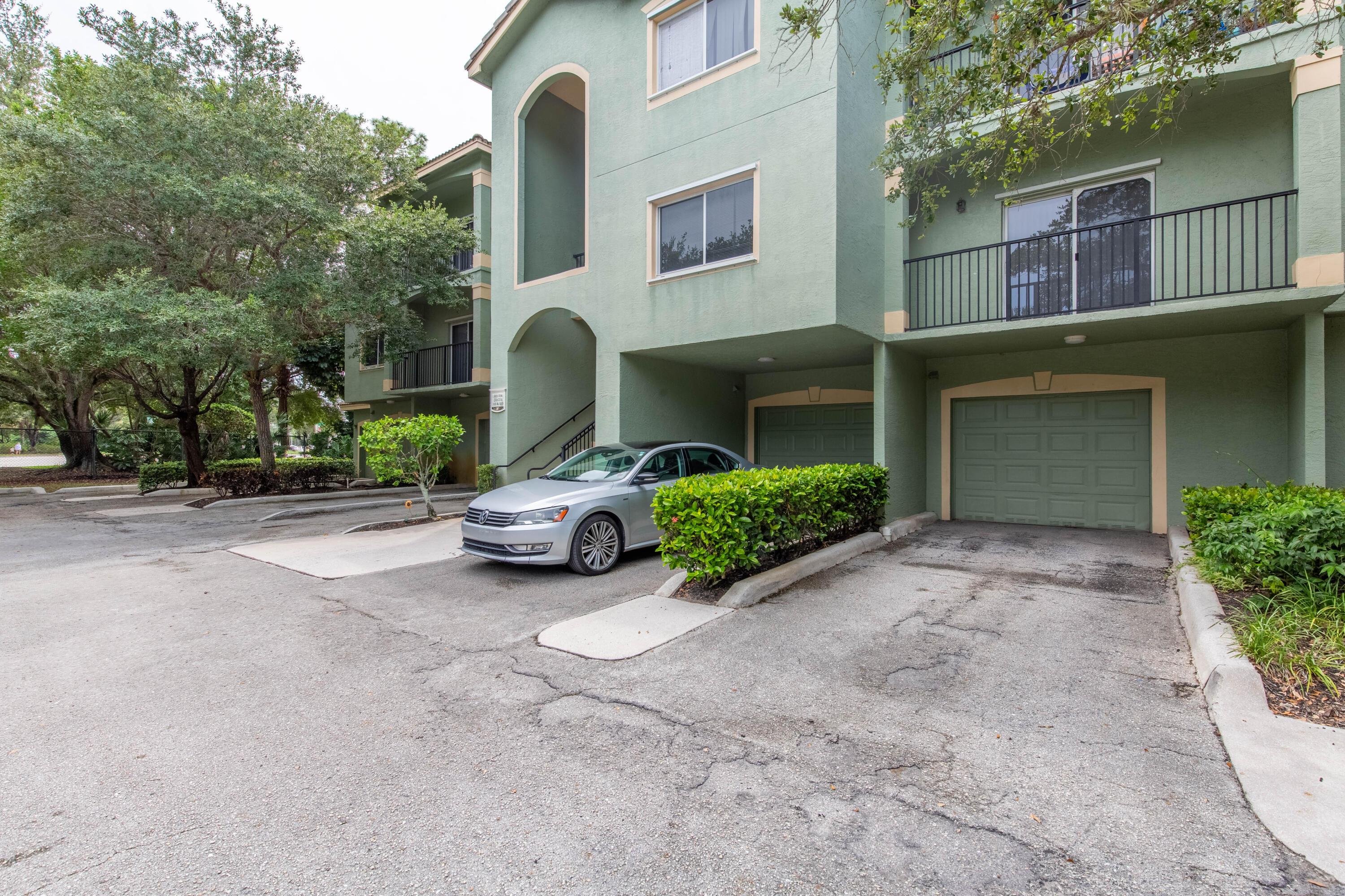 350 Crestwood Circle 203, Royal Palm Beach, FL 33411, Royal Palm Beach - Photo 2