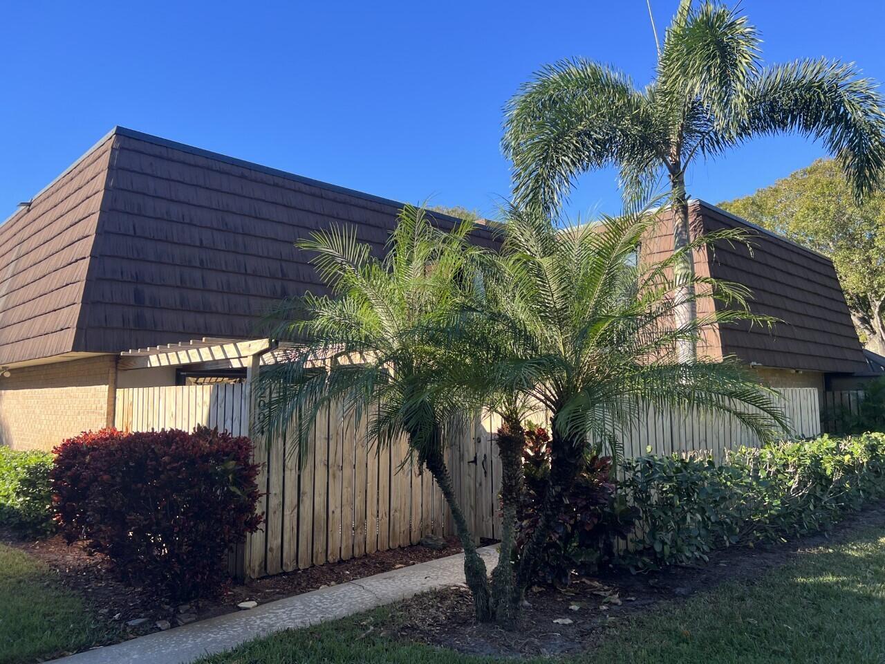 2004 20th Lane, Palm Beach Gardens, FL 33418, Palm Beach Gardens - Photo 2