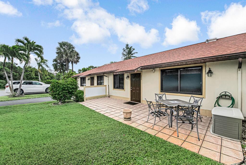815 Andrew Redding Road 202, Lantana, FL 33462, Lantana - Photo 2