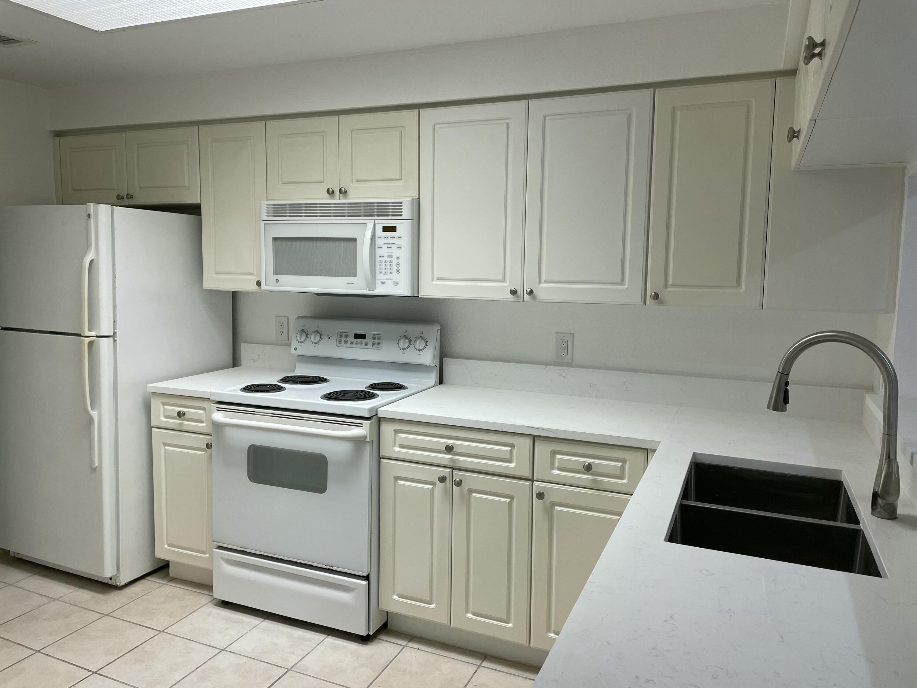3023 Alcazar Place 106, Palm Beach Gardens, FL 33410, Palm Beach Gardens - Photo 5