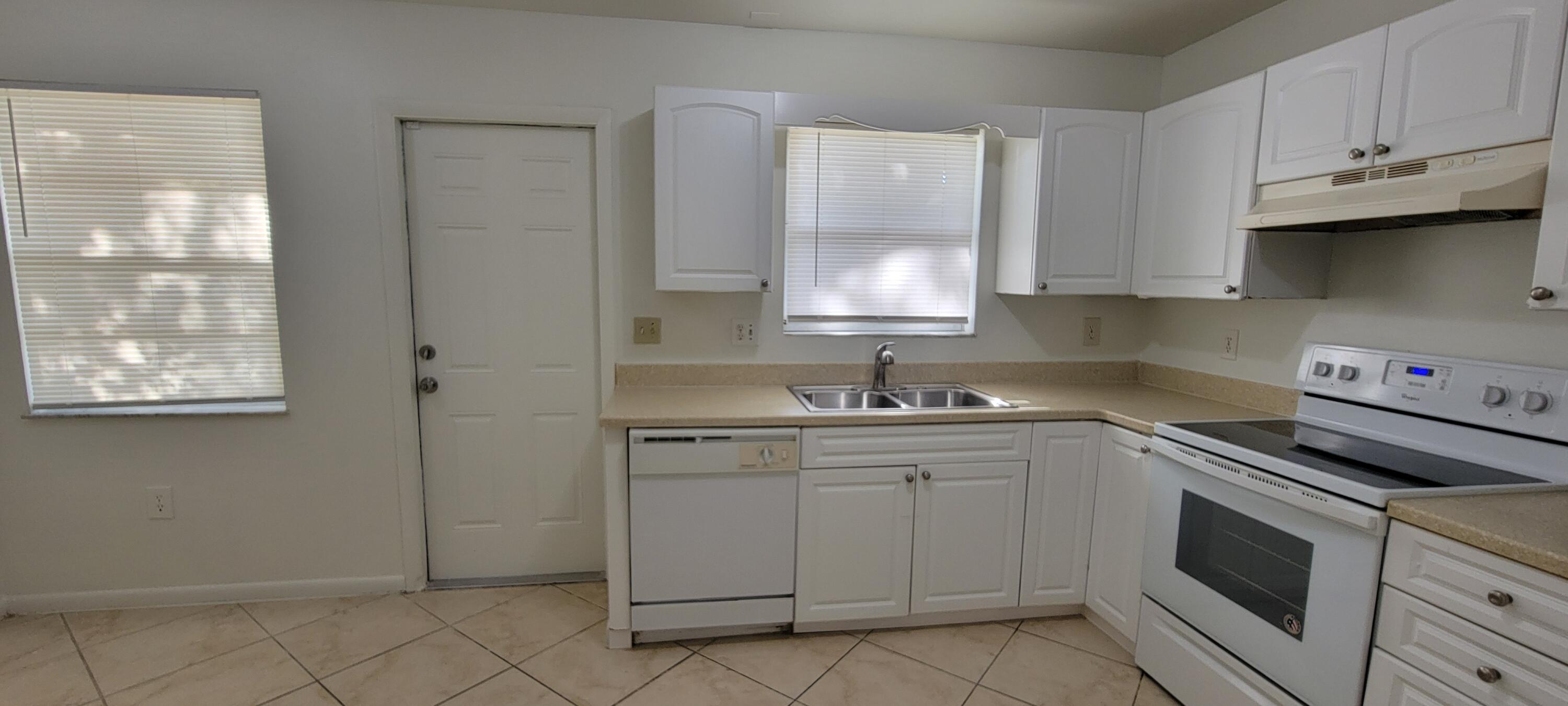 2018 S 10TH Street, Fort Pierce, FL 34950, Fort Pierce - Photo 5