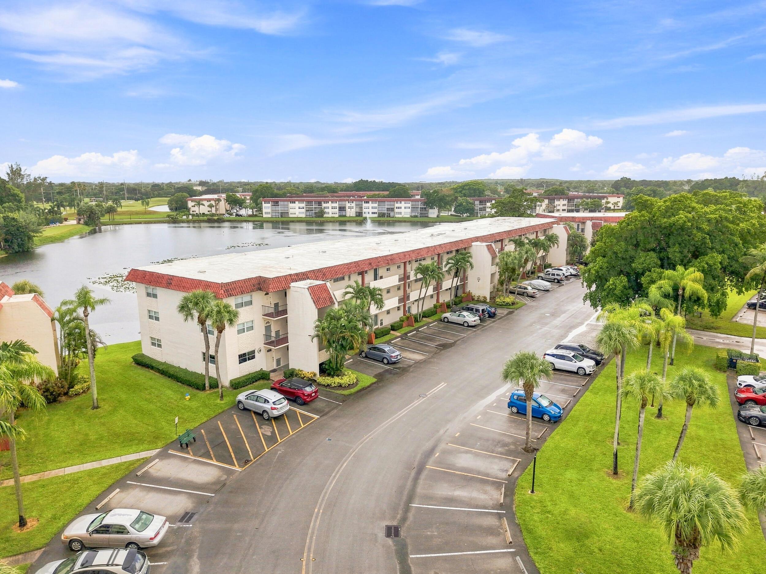 9400 N HOLLYBROOK LAKE Drive 208, Pembroke Pines, FL 33025, Pembroke Pines - Photo 2