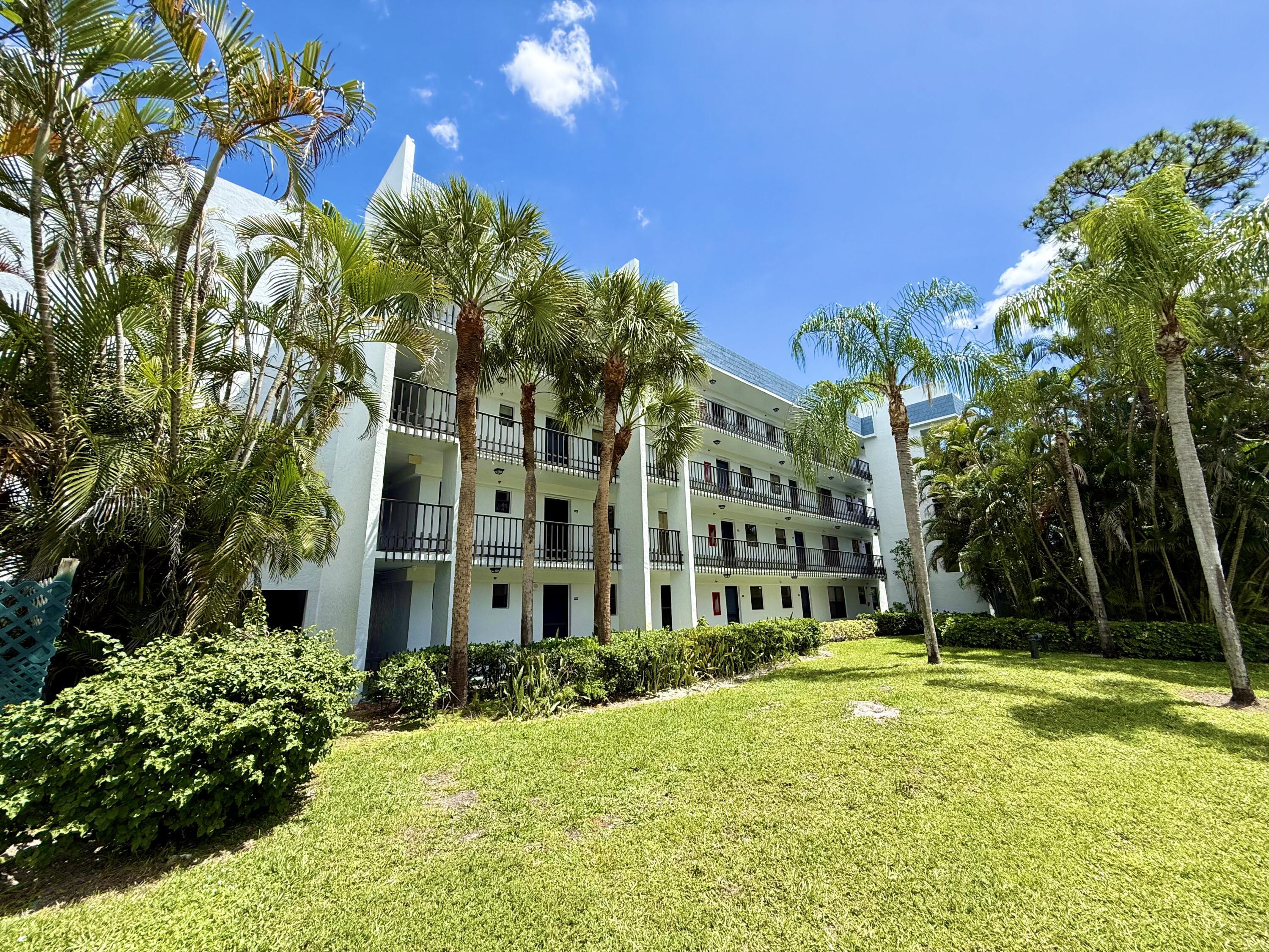 4760 Lucerne Lakes Boulevard W 105, Lake Worth, FL 33467, Lake Worth - Photo 2