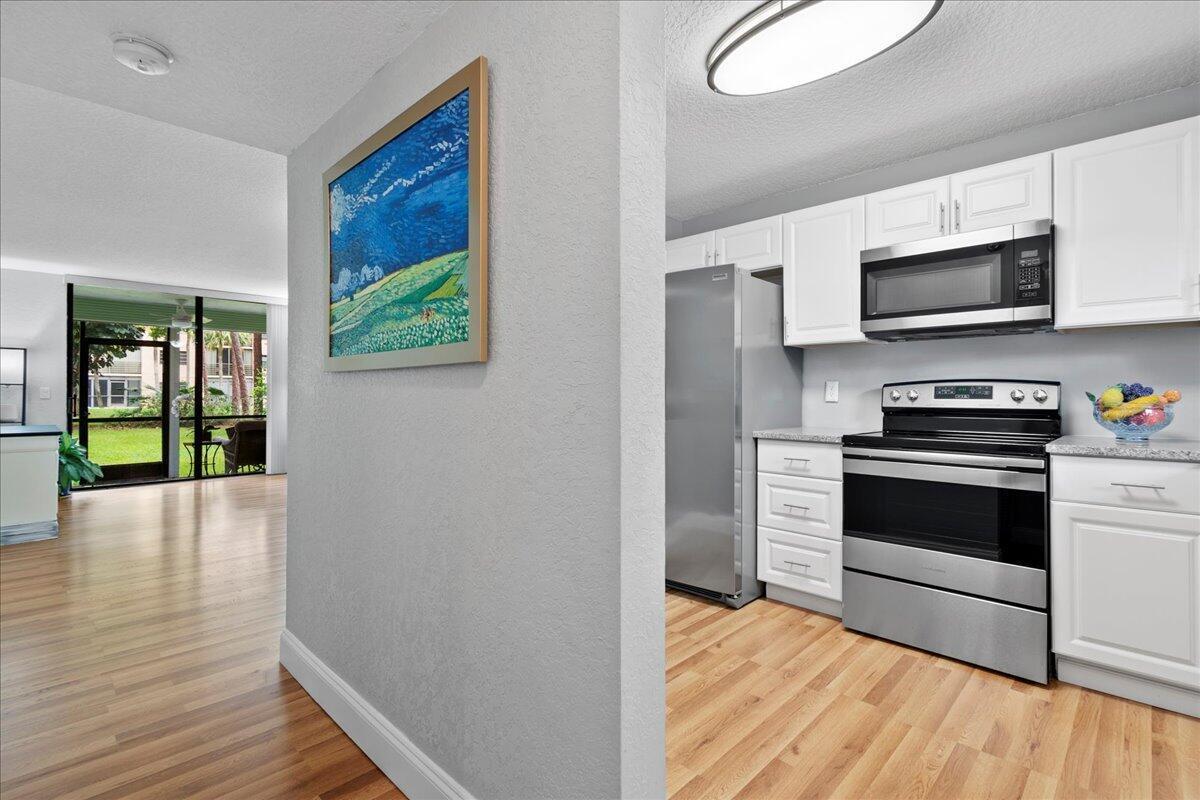 4760 Lucerne Lakes Boulevard W 105, Lake Worth, FL 33467, Lake Worth - Photo 4