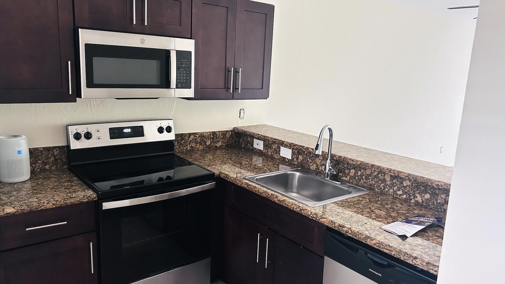 9938 Nob Hill Lane 9938, Sunrise, FL 33351, Sunrise - Photo 5