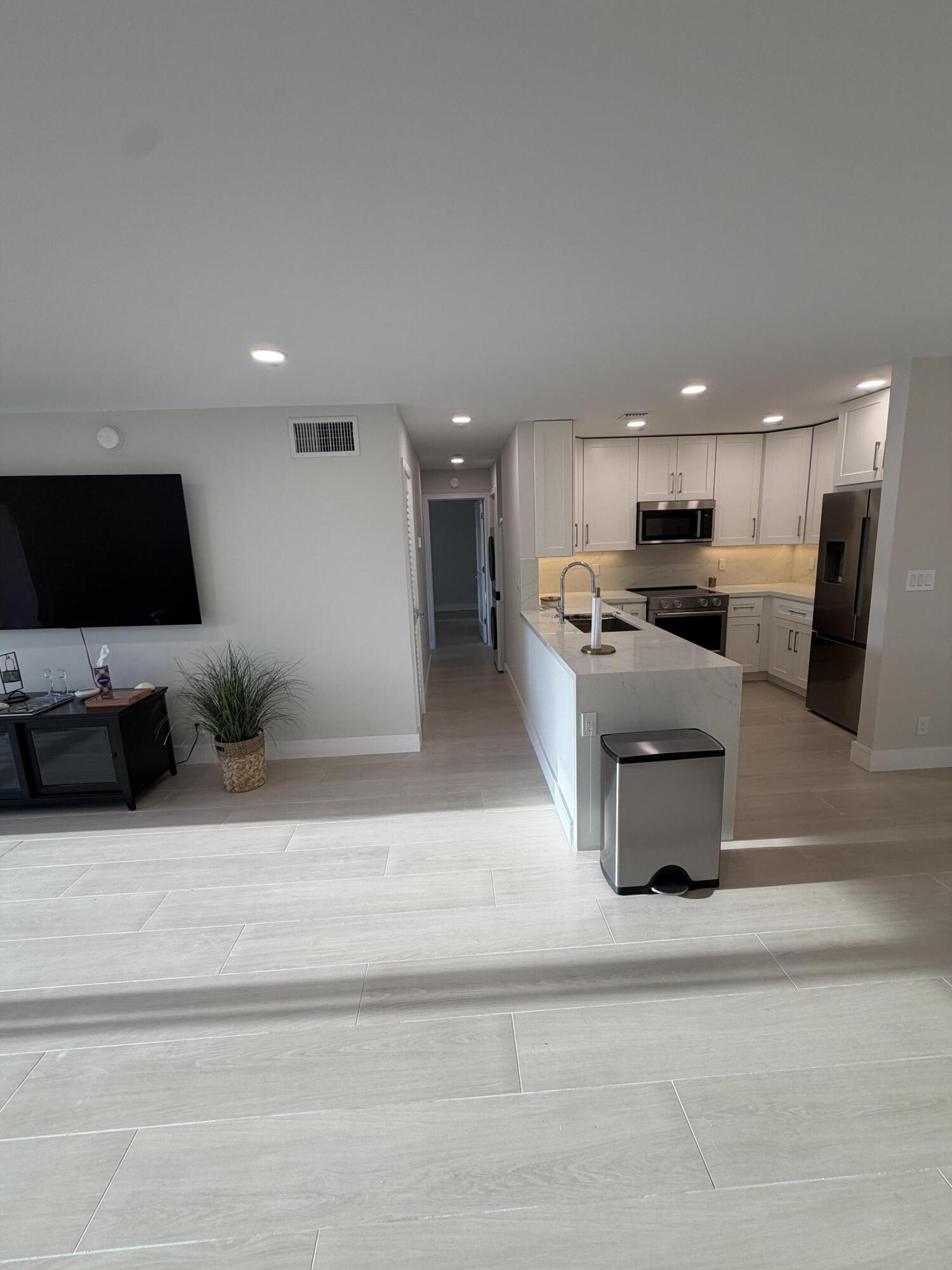 6347 Bay Club Drive 3, Fort Lauderdale, FL 33308, Fort Lauderdale - Photo 2