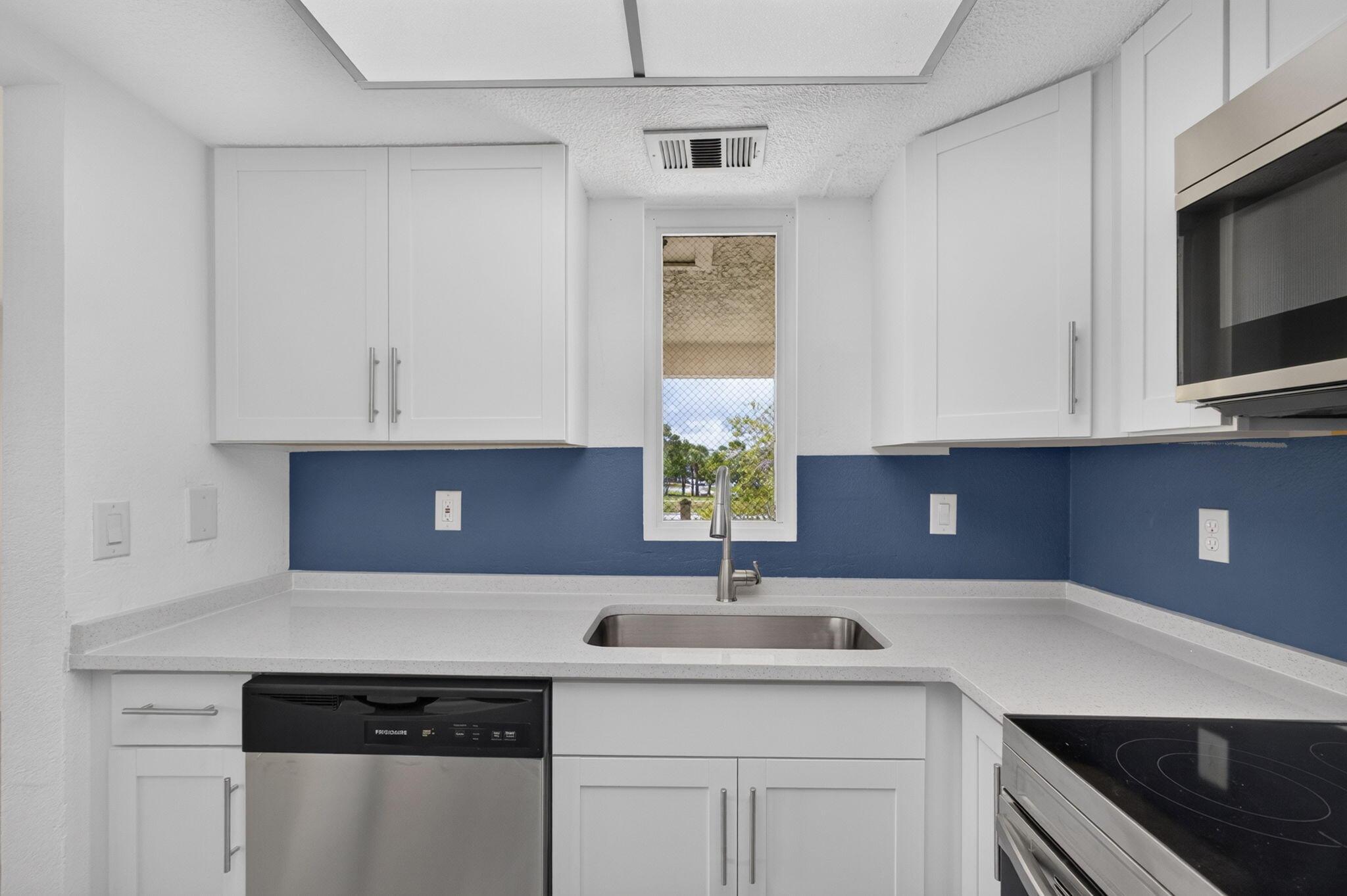 1536 SE Royal Green Circle 201, Port St. Lucie, FL 34952, Port St. Lucie - Photo 4