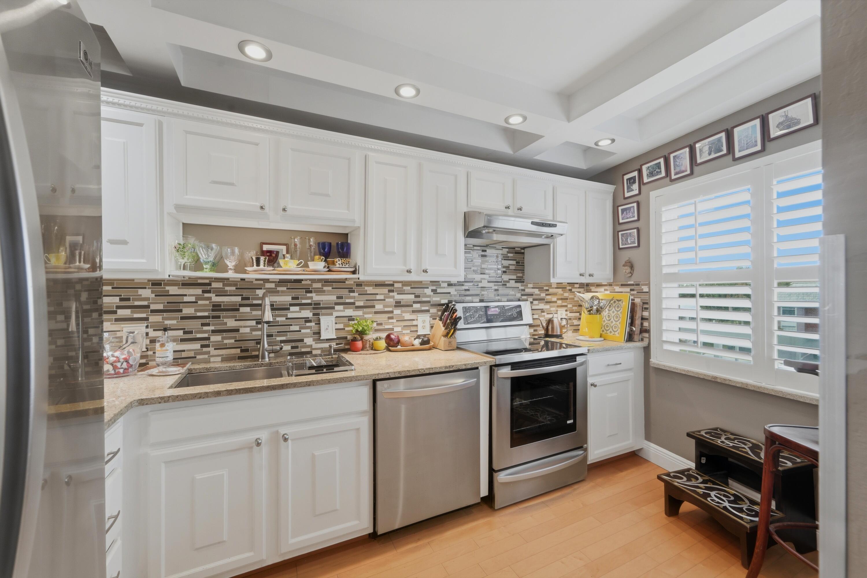 155 YACHT CLUB Drive 207, North Palm Beach, FL 33408, North Palm Beach - Photo 3