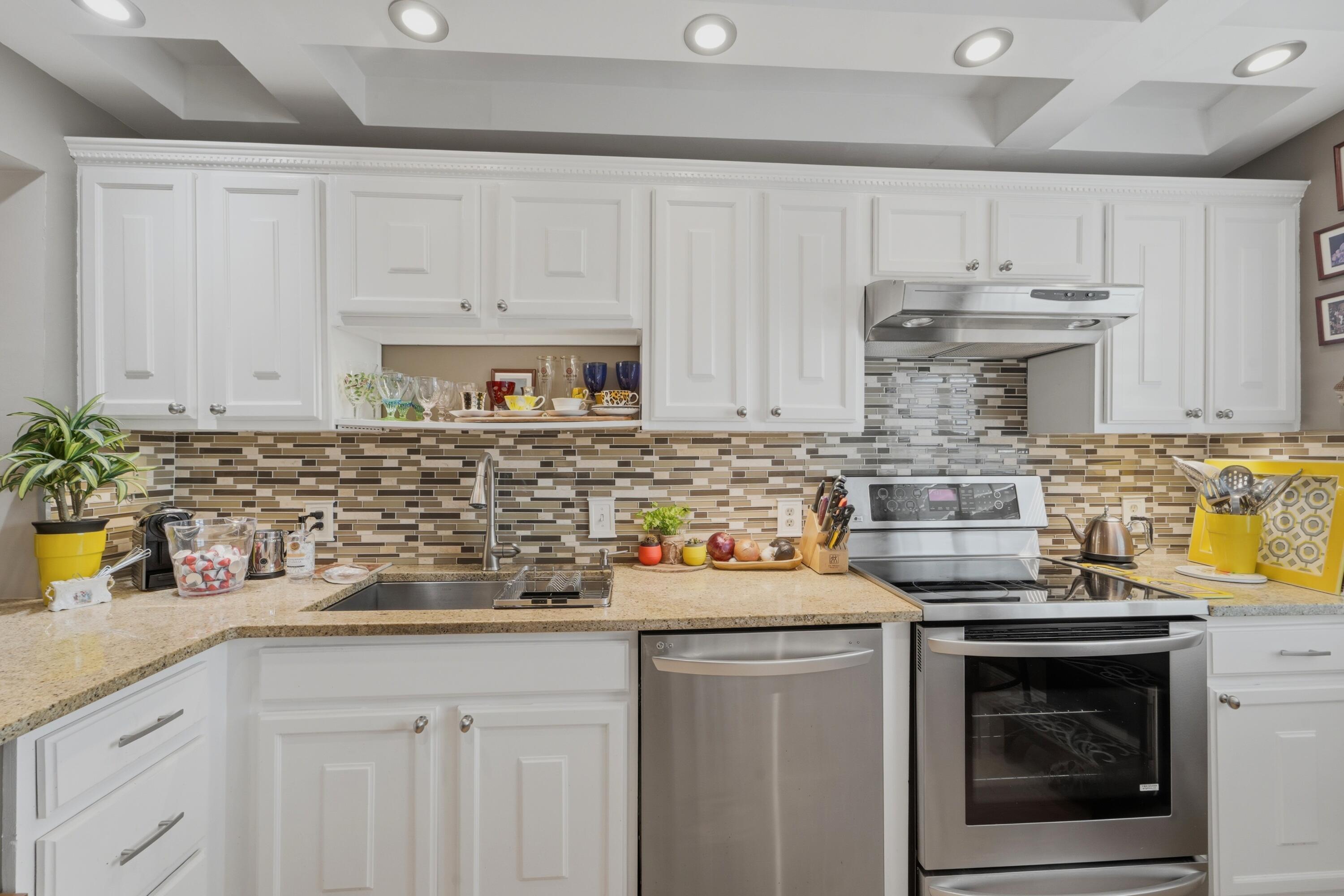 155 YACHT CLUB Drive 207, North Palm Beach, FL 33408, North Palm Beach - Photo 4