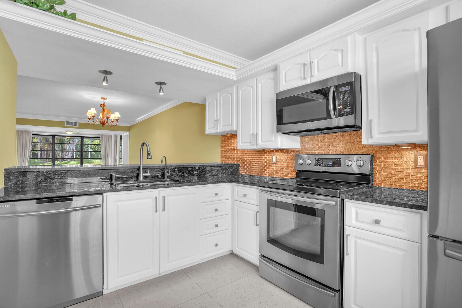6073 BALBOA Circle 105, Boca Raton, FL 33433, Boca Raton - Photo 2