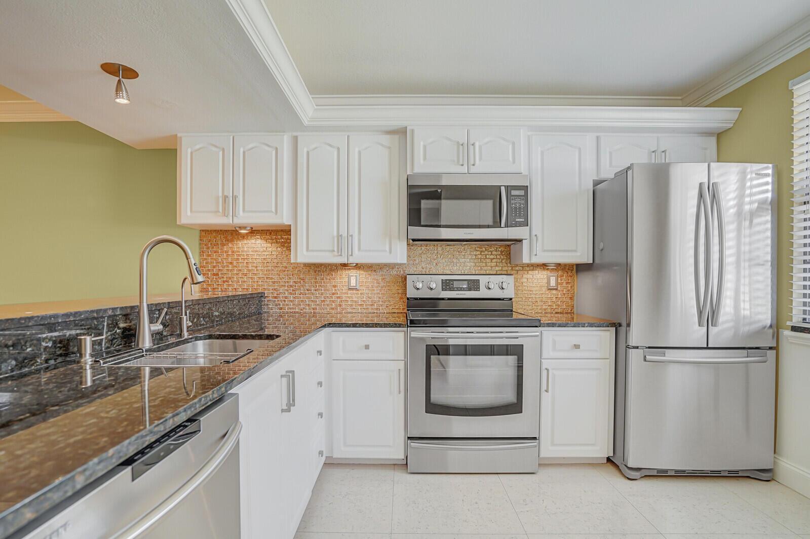 6073 BALBOA Circle 105, Boca Raton, FL 33433, Boca Raton - Photo 3
