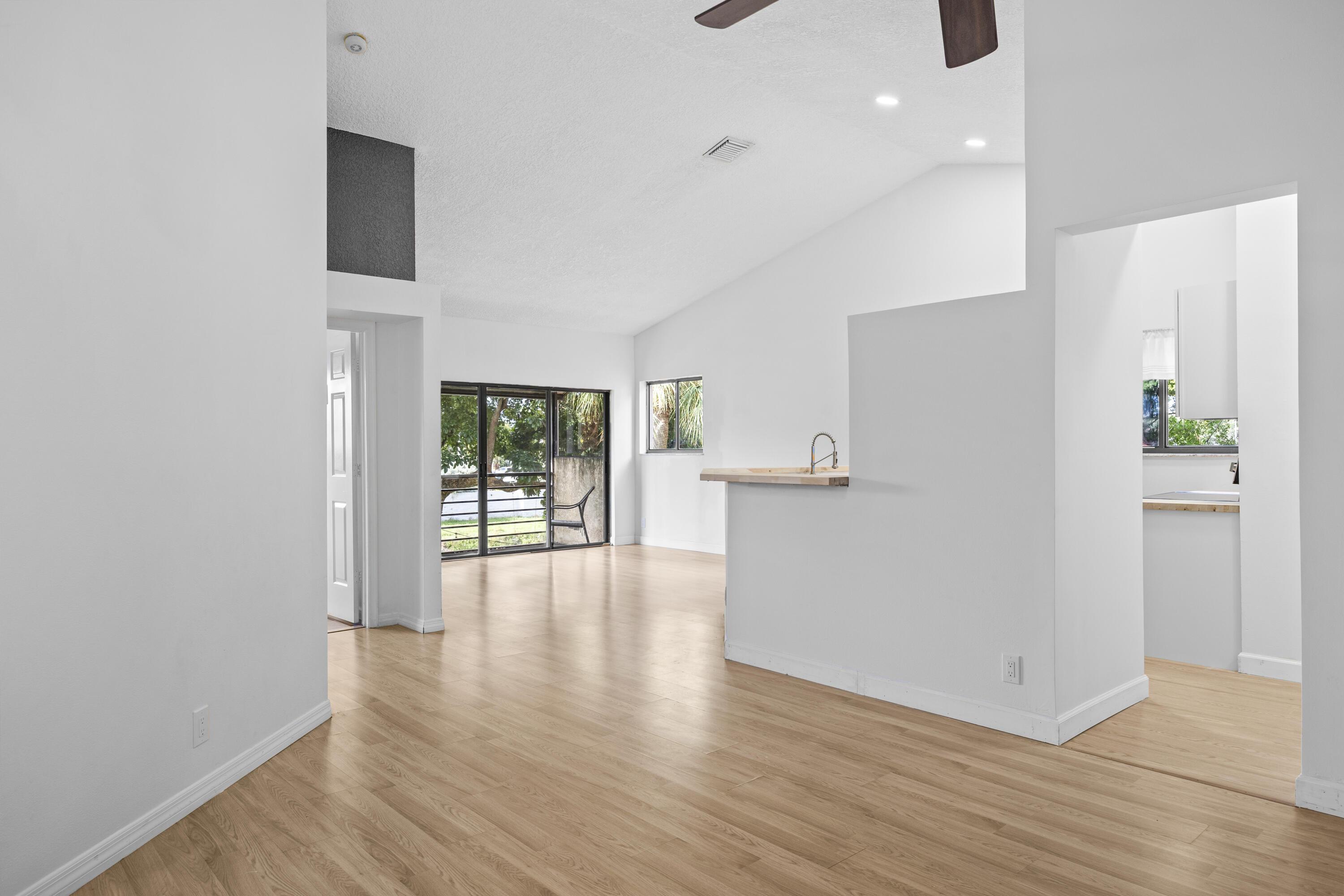 15 Via De Casas Sur 204, Boynton Beach, FL 33426, Boynton Beach - Photo 2