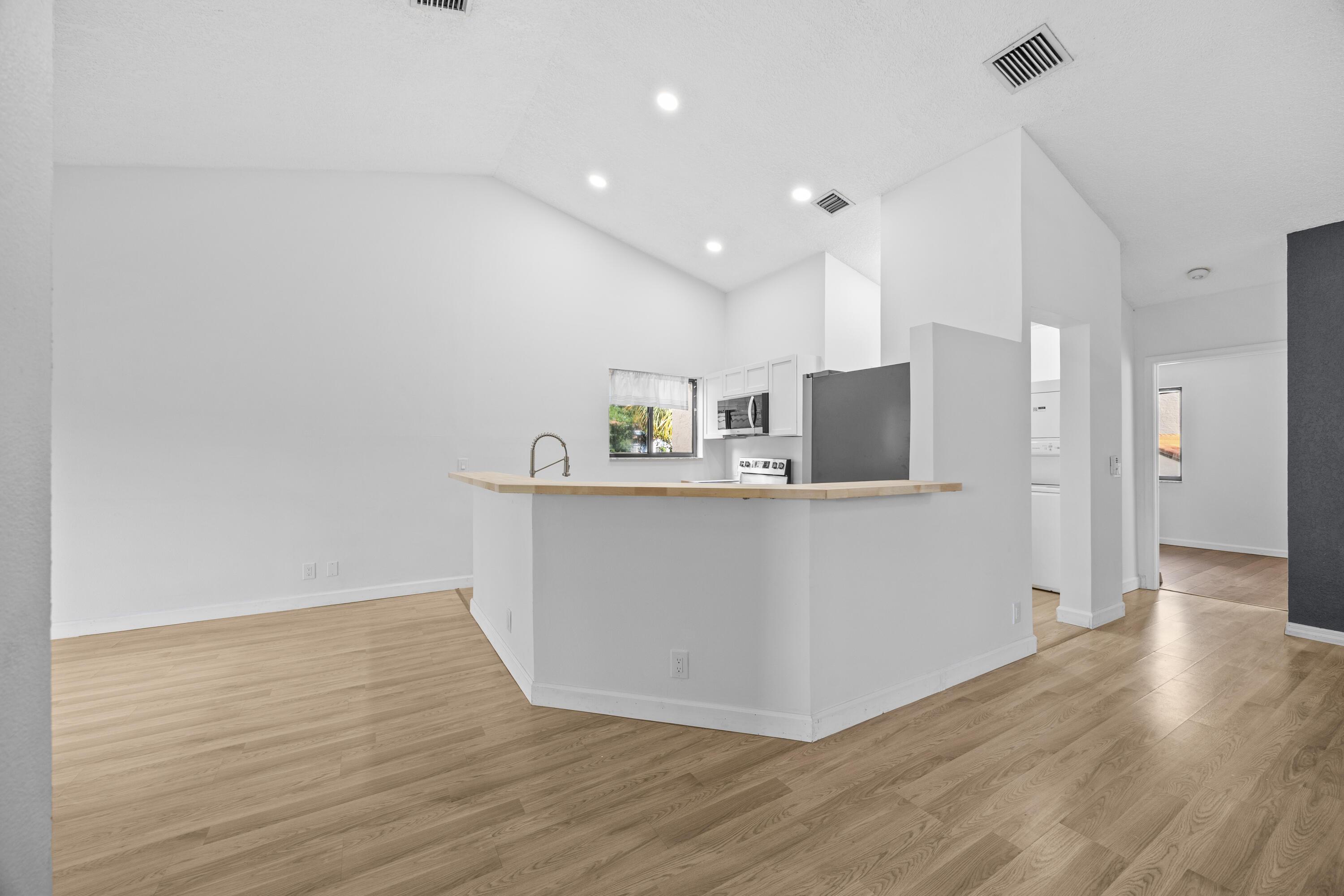 15 Via De Casas Sur 204, Boynton Beach, FL 33426, Boynton Beach - Photo 3