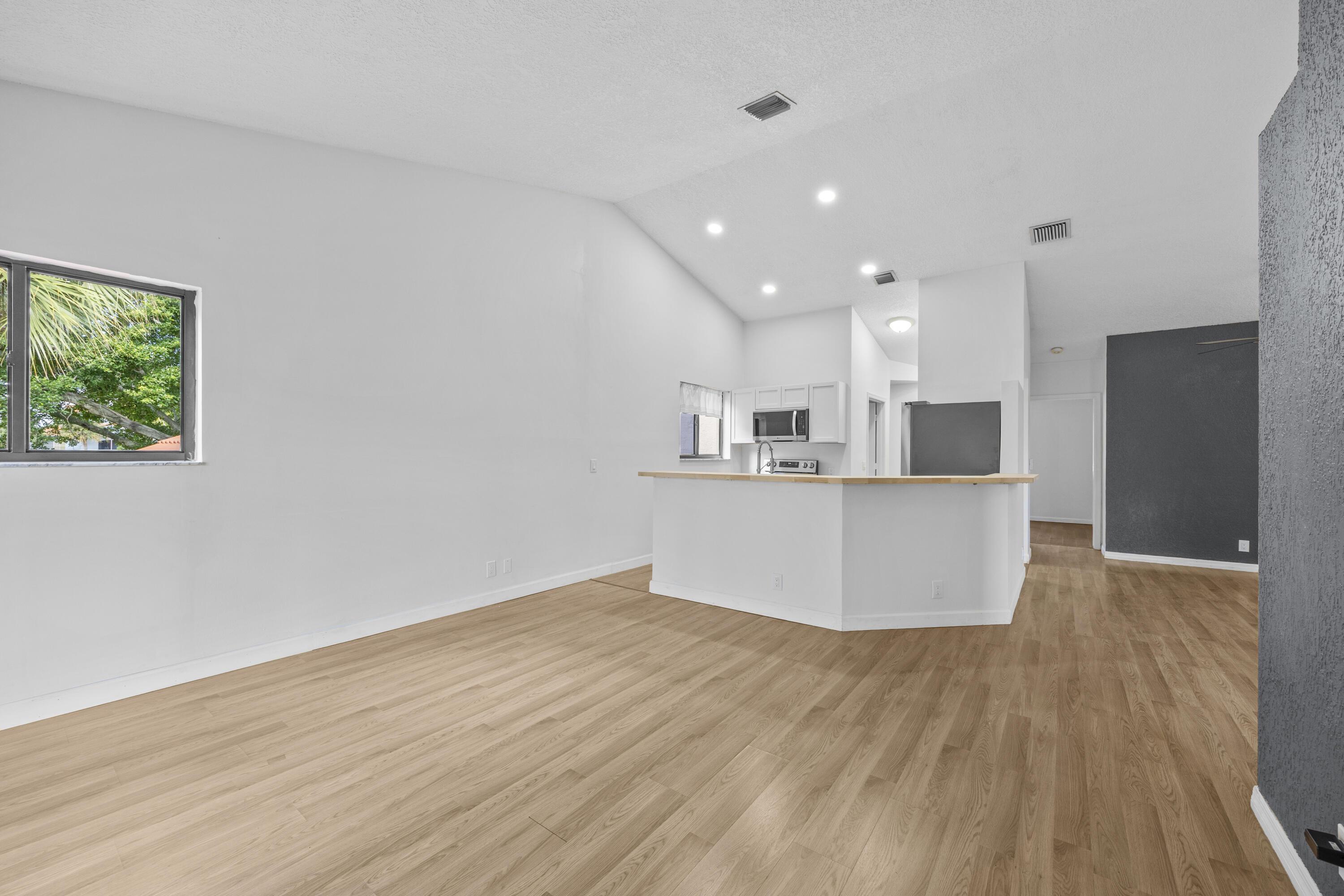 15 Via De Casas Sur 204, Boynton Beach, FL 33426, Boynton Beach - Photo 4