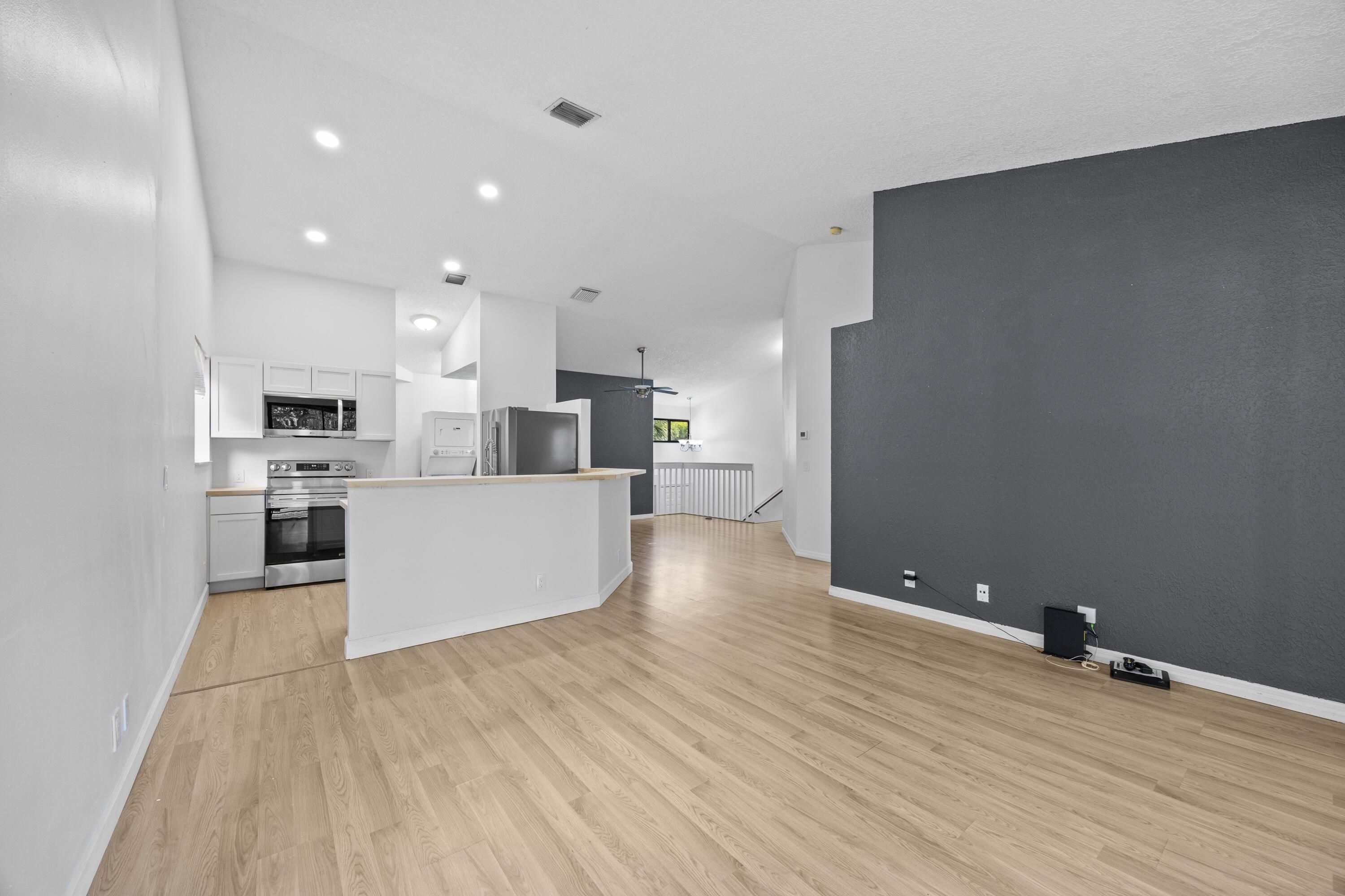 15 Via De Casas Sur 204, Boynton Beach, FL 33426, Boynton Beach - Photo 5