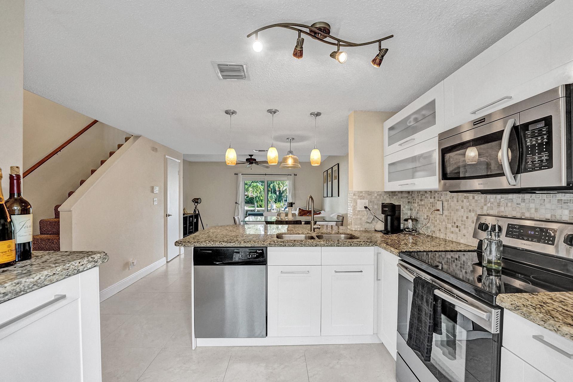 2571 NE 15TH Street, Pompano Beach, FL 33062, Pompano Beach - Photo 5