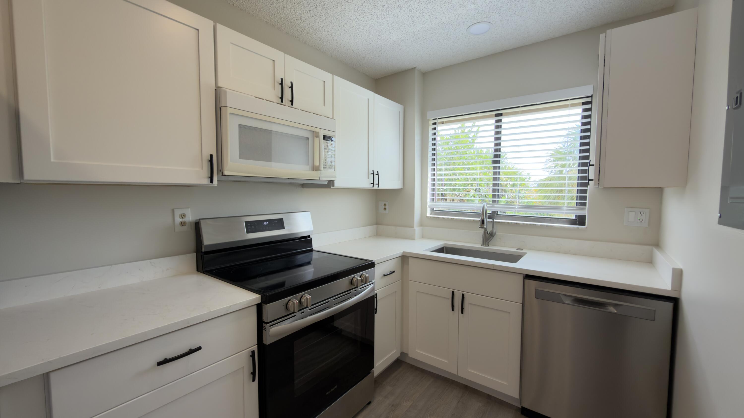 160 BELLA VISTA Court N 60, Jupiter, FL 33477, Jupiter - Photo 2